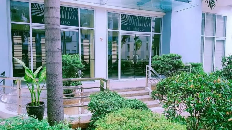 Garden in One Palm Tree Villas Condo Across NAIA Terminal 3