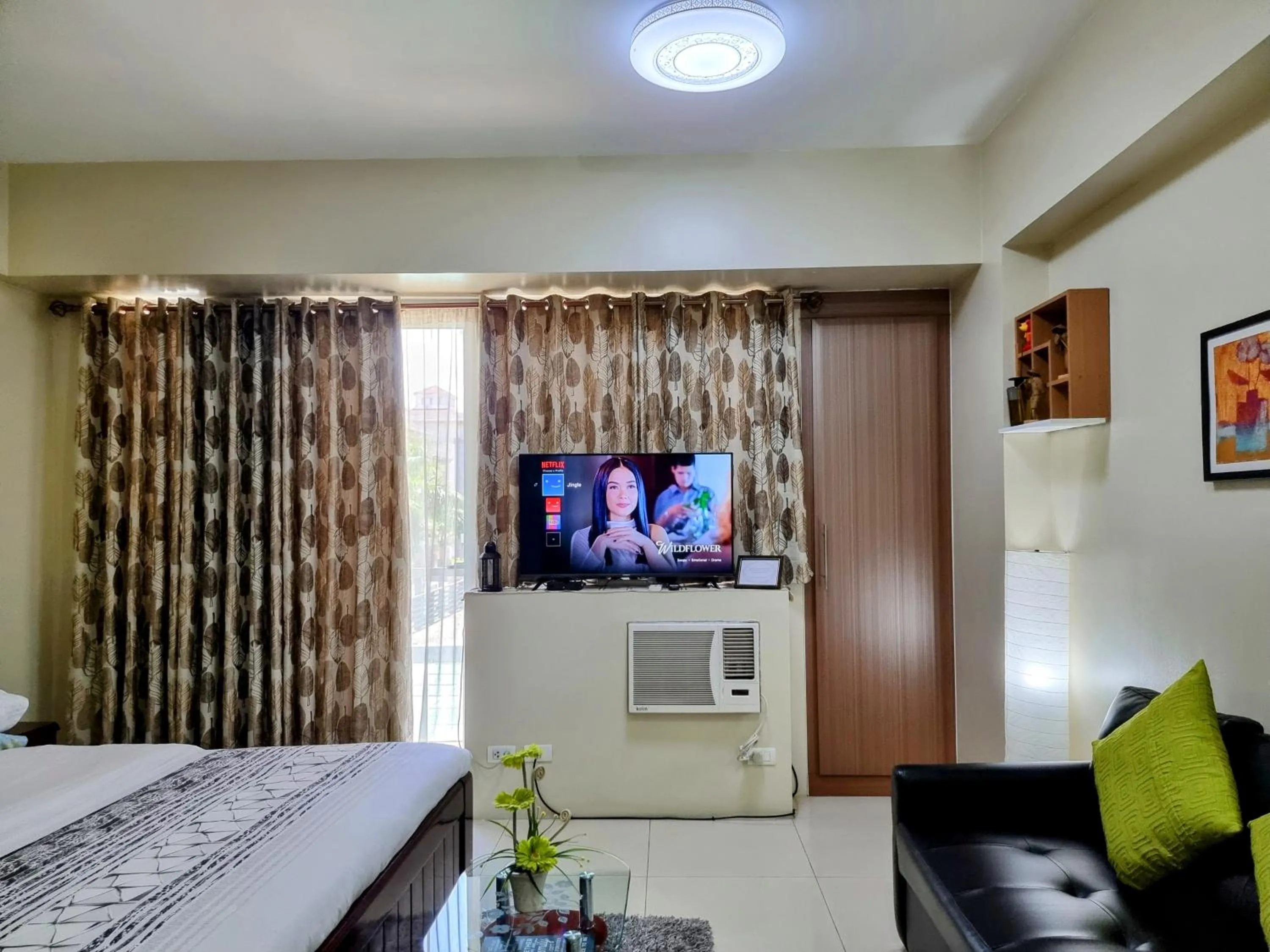 Bedroom, Bed in One Palm Tree Villas Condo Across NAIA Terminal 3