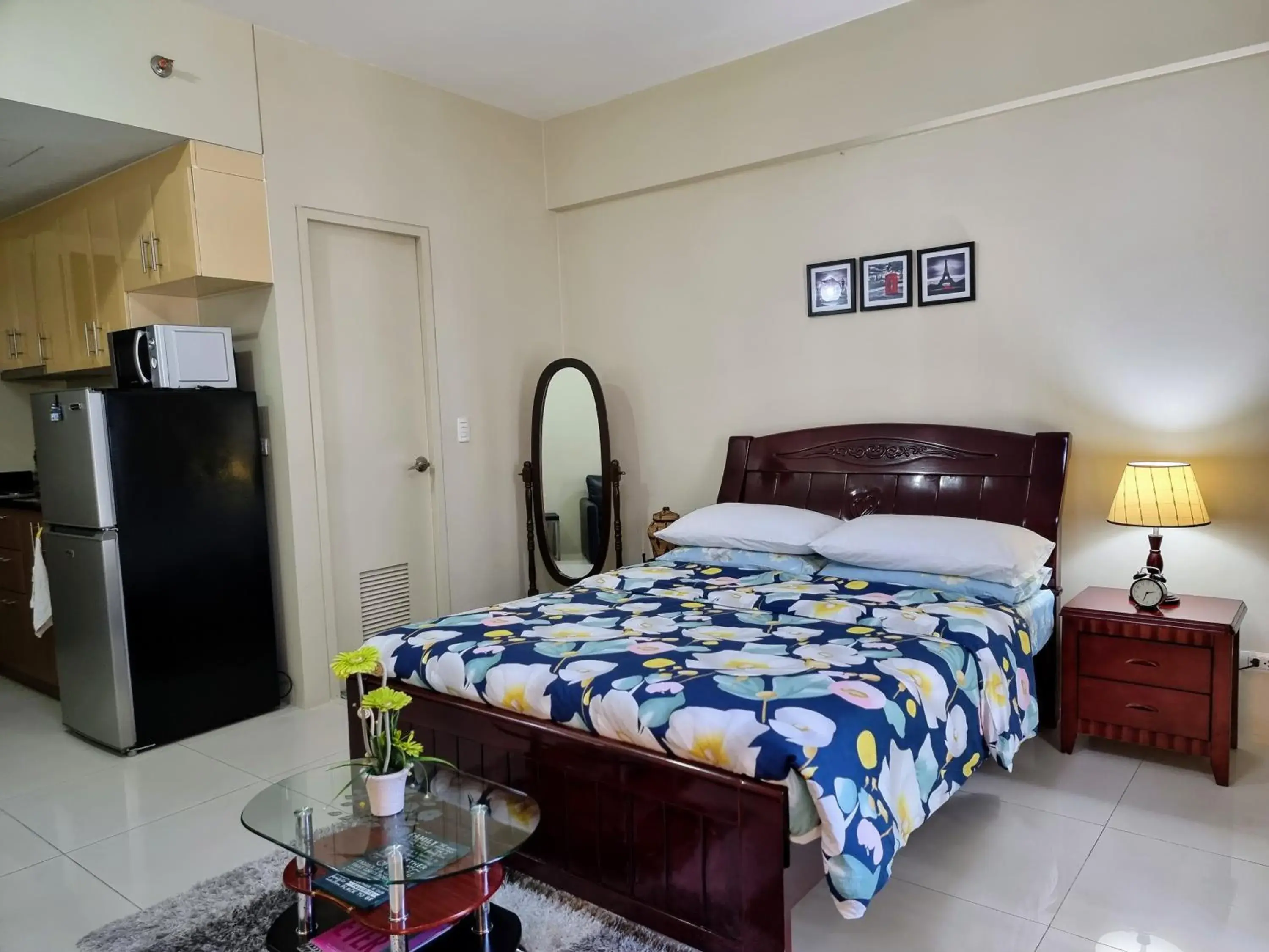 Bed in One Palm Tree Villas Condo Across NAIA Terminal 3 Bed in One Palm Tree Villas Condo Across NAIA Terminal 3