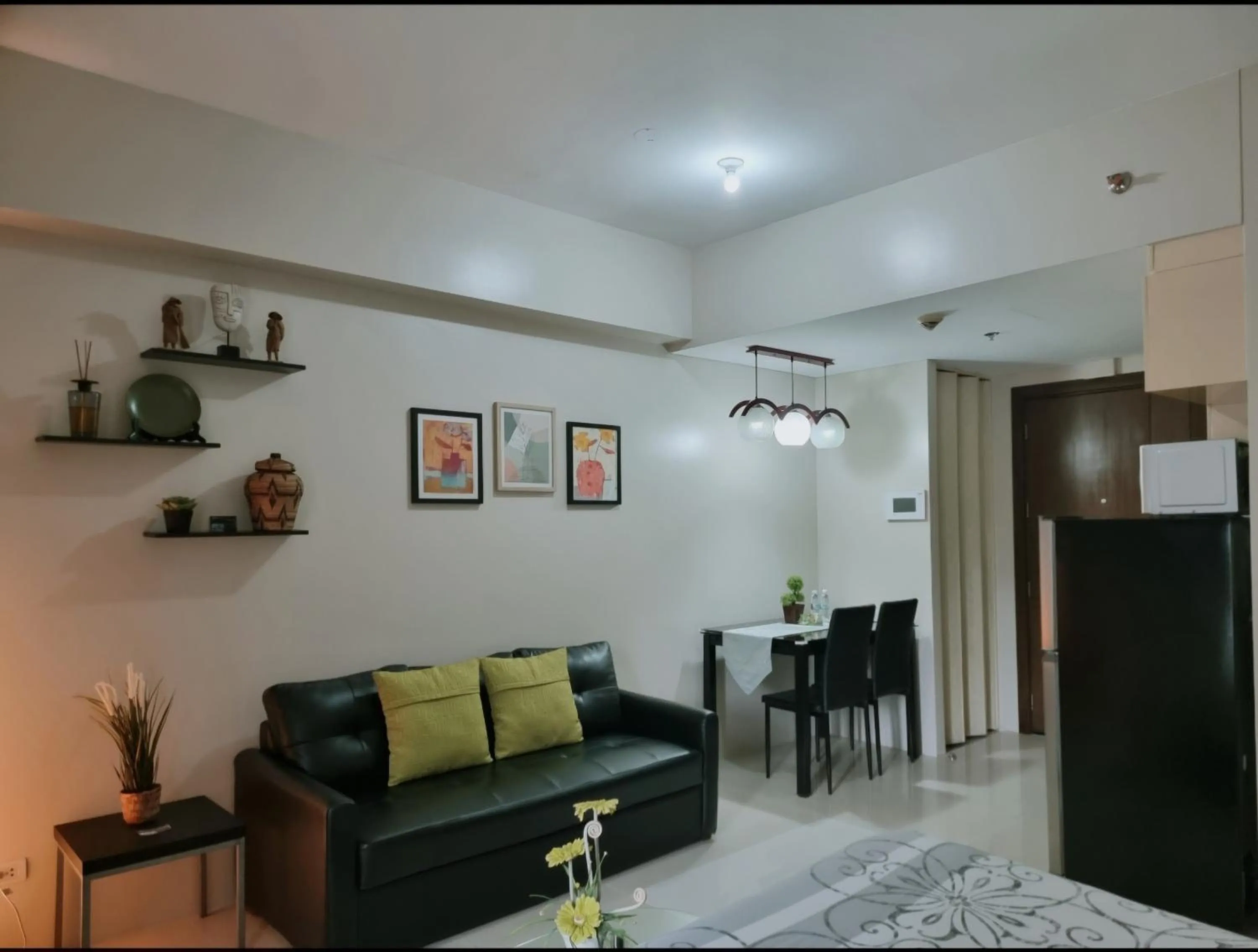 One Palm Tree Villas Condo Across NAIA Terminal 3