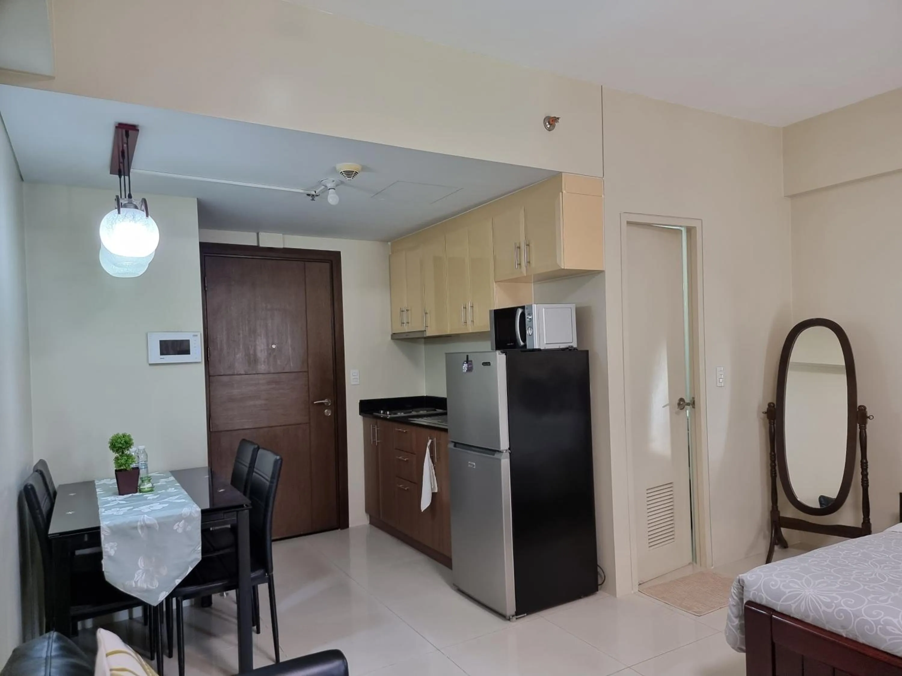 Kitchen or kitchenette in One Palm Tree Villas Condo Across NAIA Terminal 3