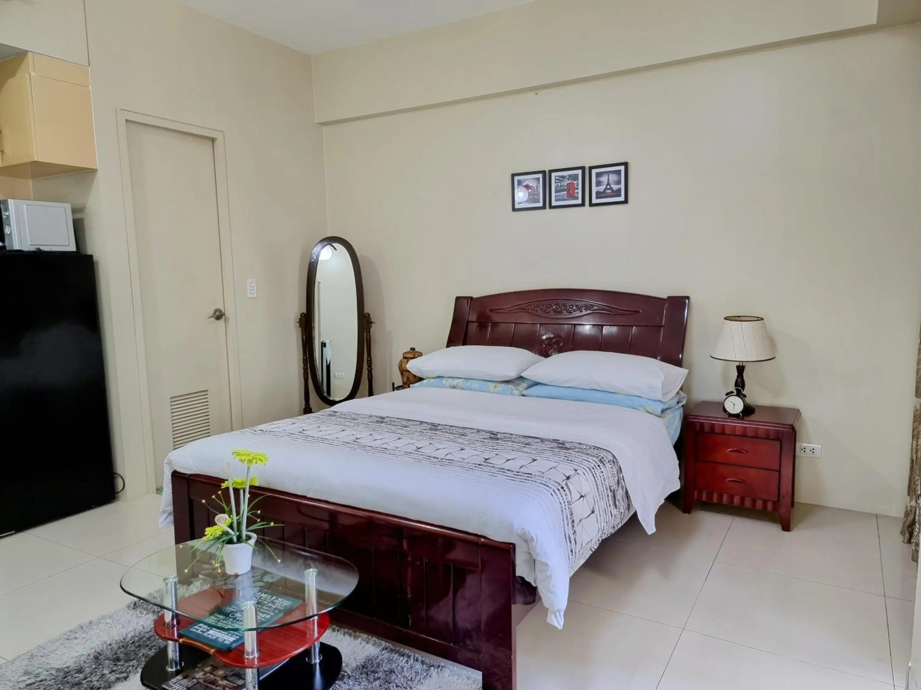 Bedroom, Bed in One Palm Tree Villas Condo Across NAIA Terminal 3