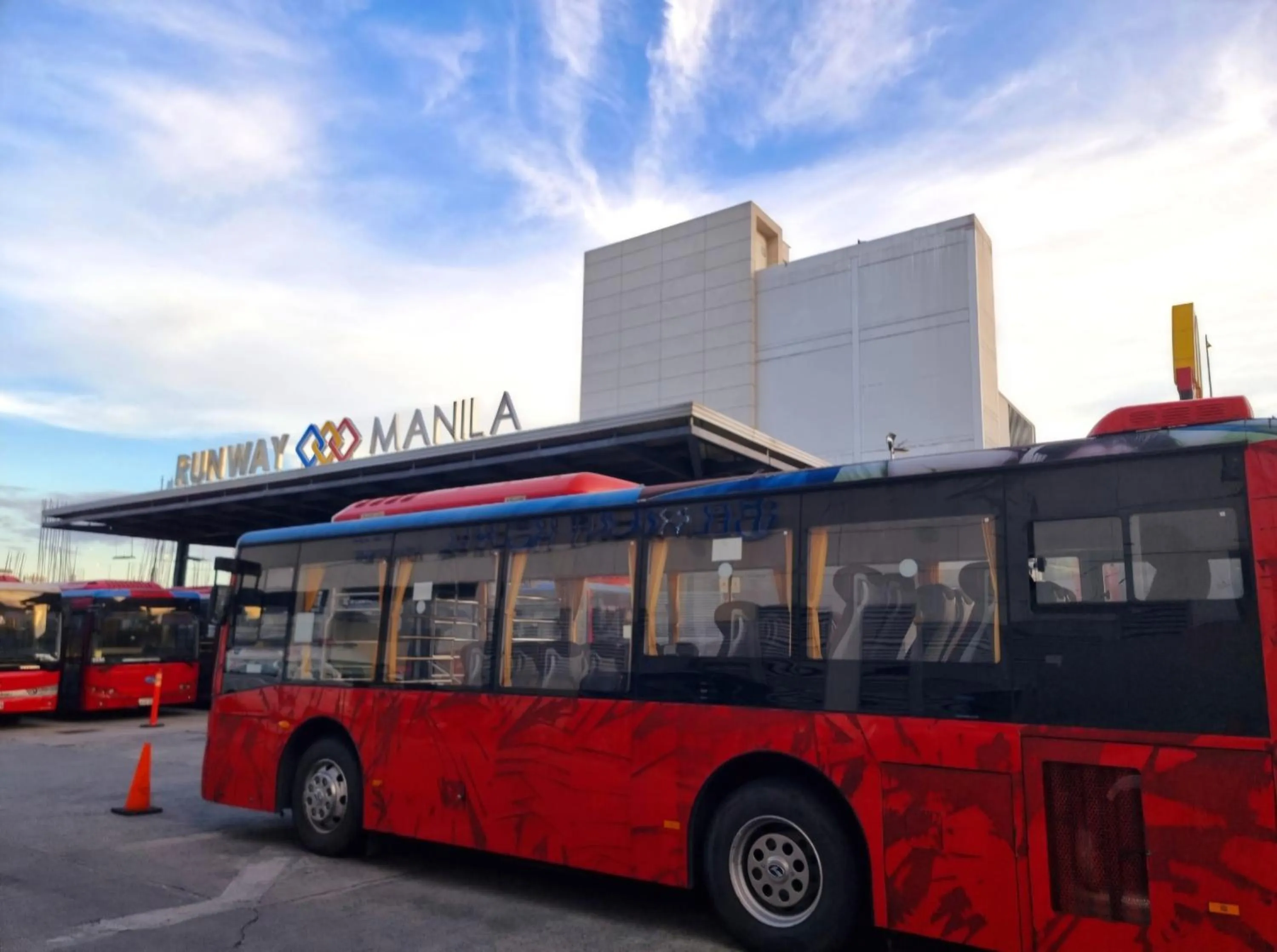 One Palm Tree Villas Condo Across NAIA Terminal 3