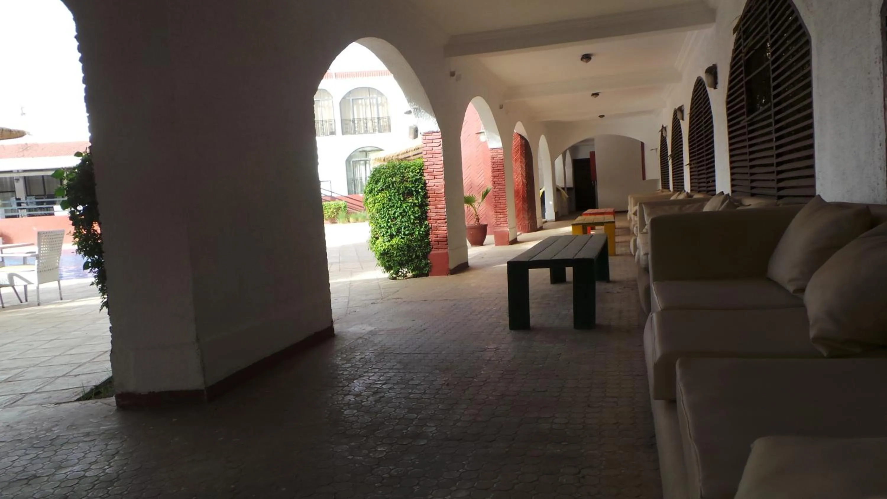 Restaurant/places to eat in Targafit Hotel & Hammam