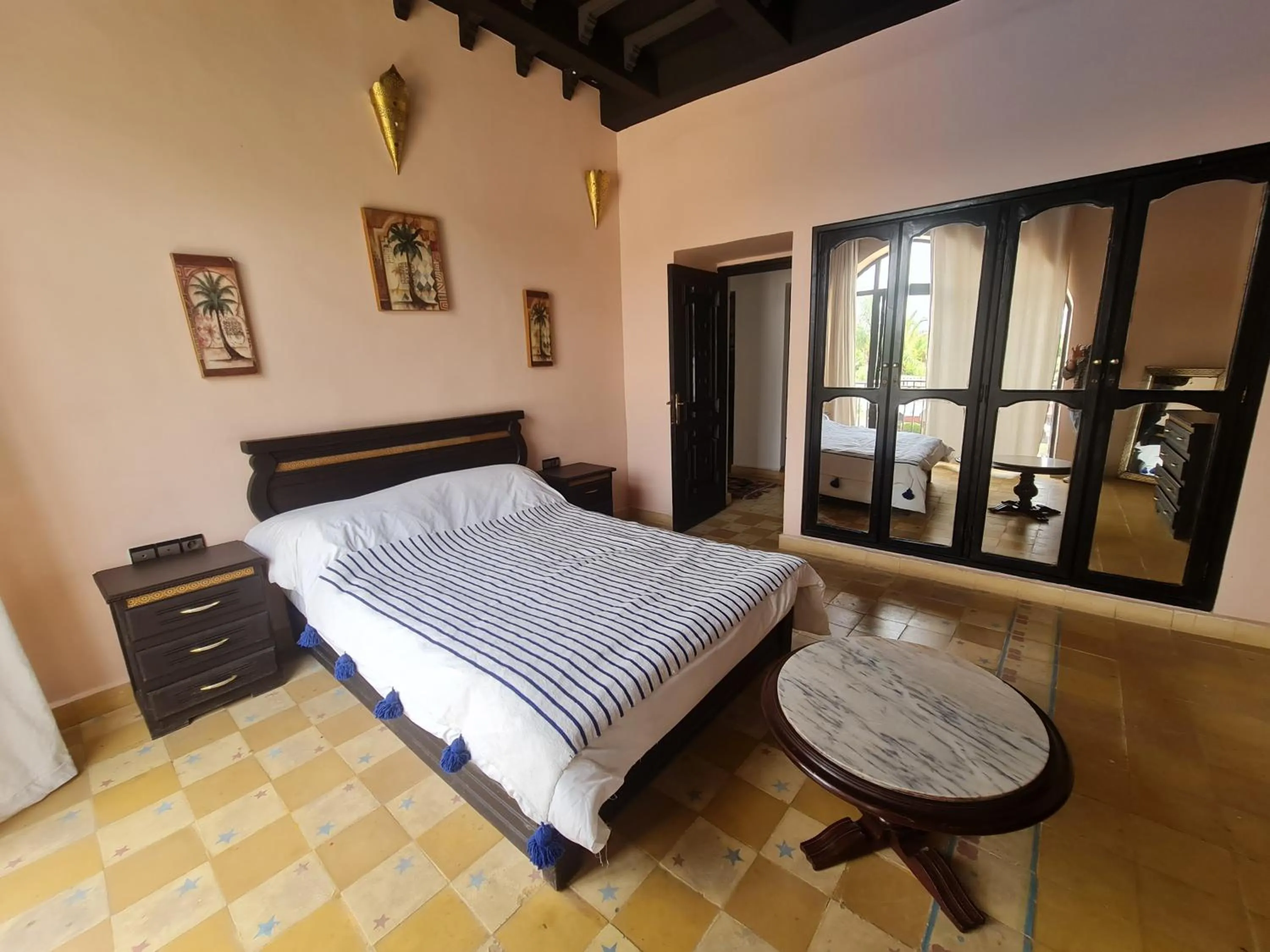 Bedroom, Bed in Targafit Hotel & Hammam