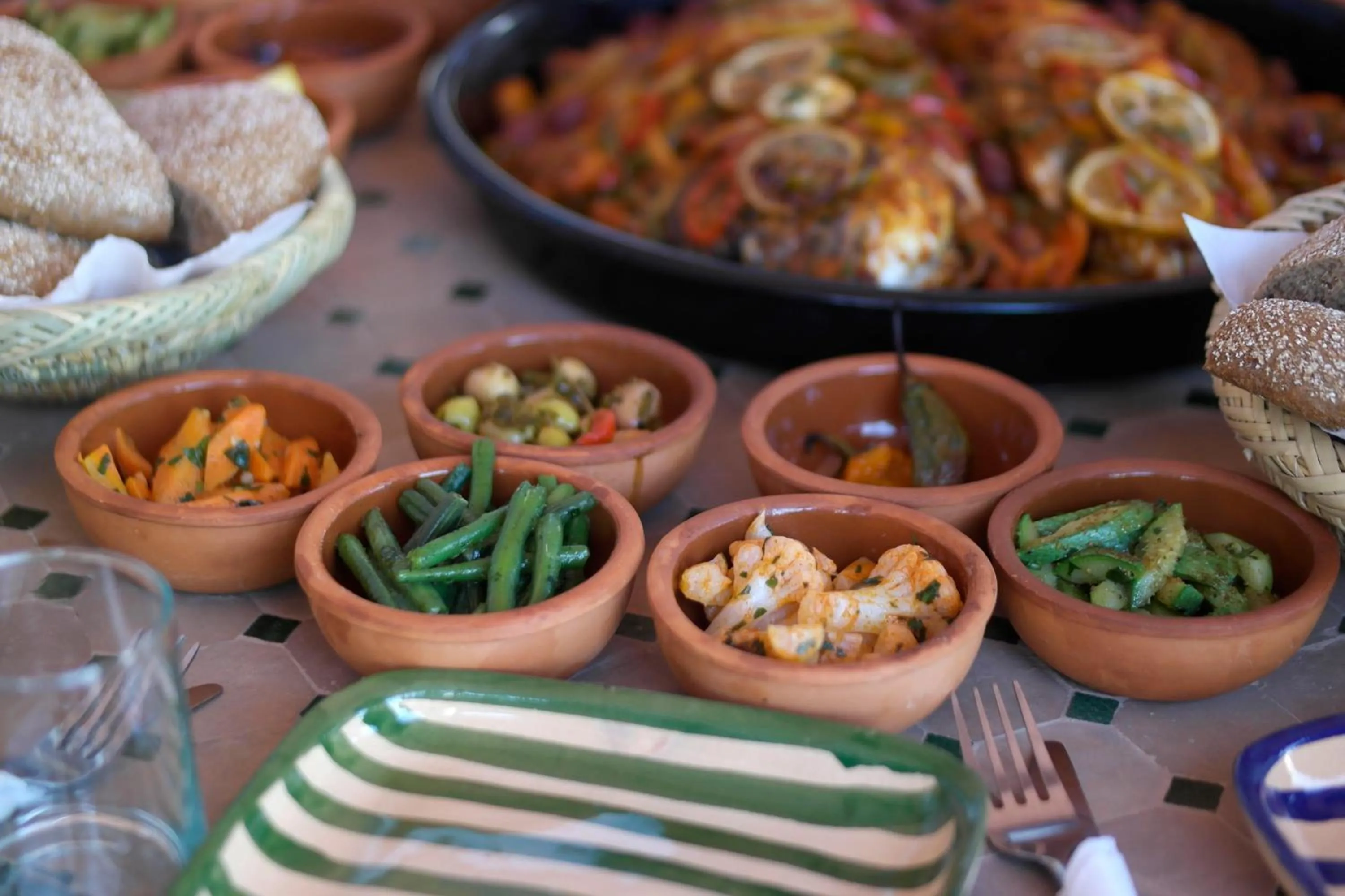 Restaurant/places to eat in Targafit Hotel & Hammam