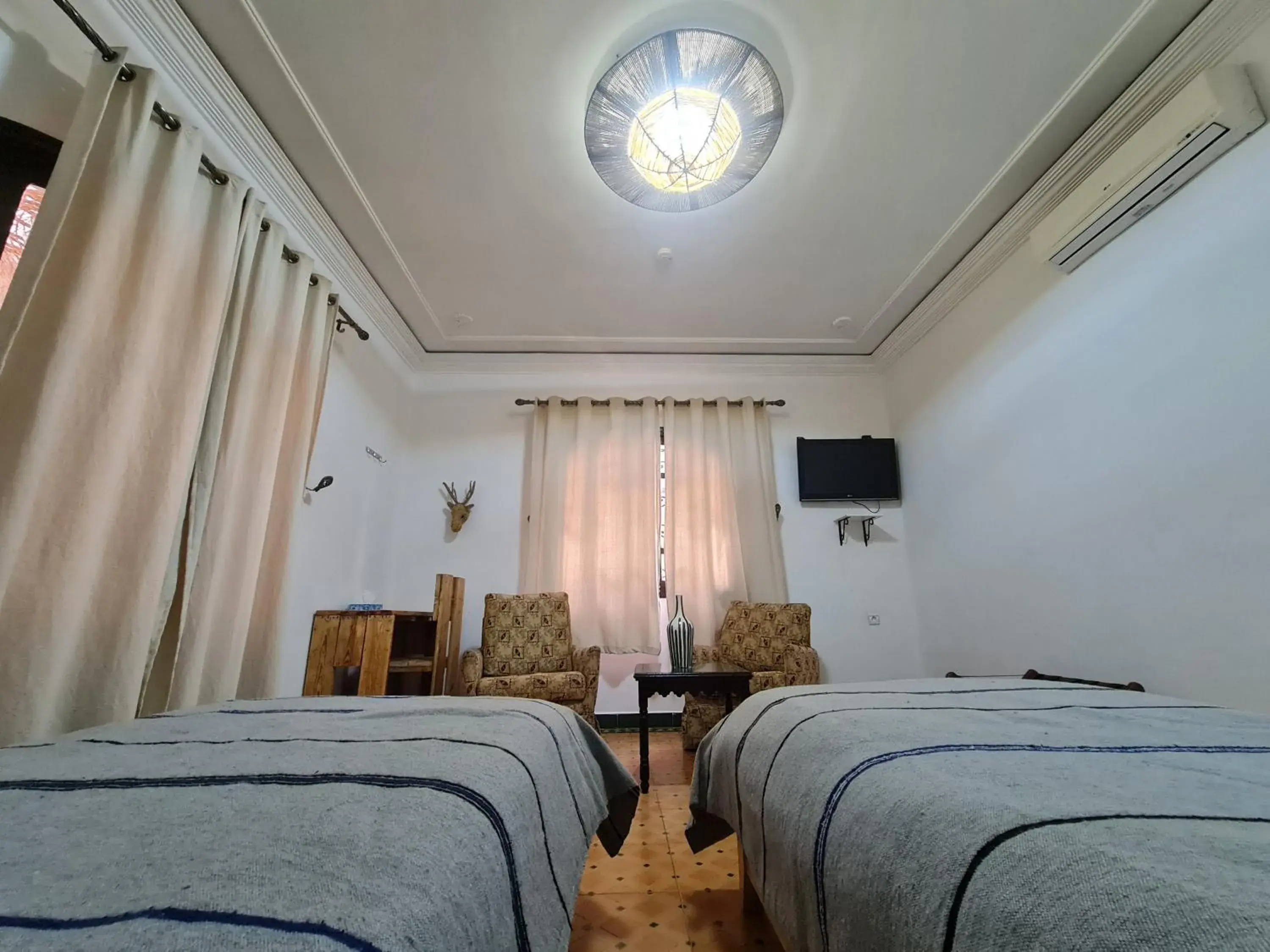 Budget Twin Room in Targafit Hotel & Hammam Budget Twin Room in Targafit Hotel & Hammam