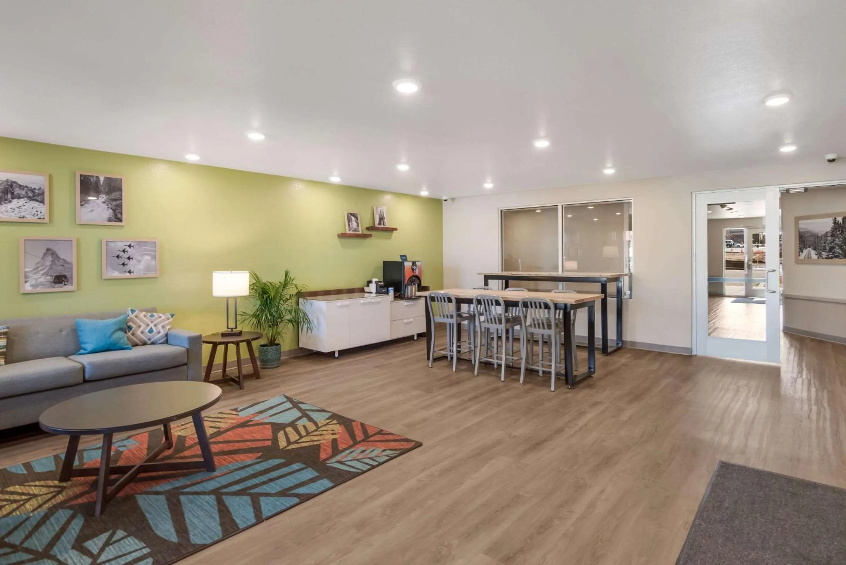 Lobby or reception in WoodSpring Suites Colorado Springs North - Air Force Academy