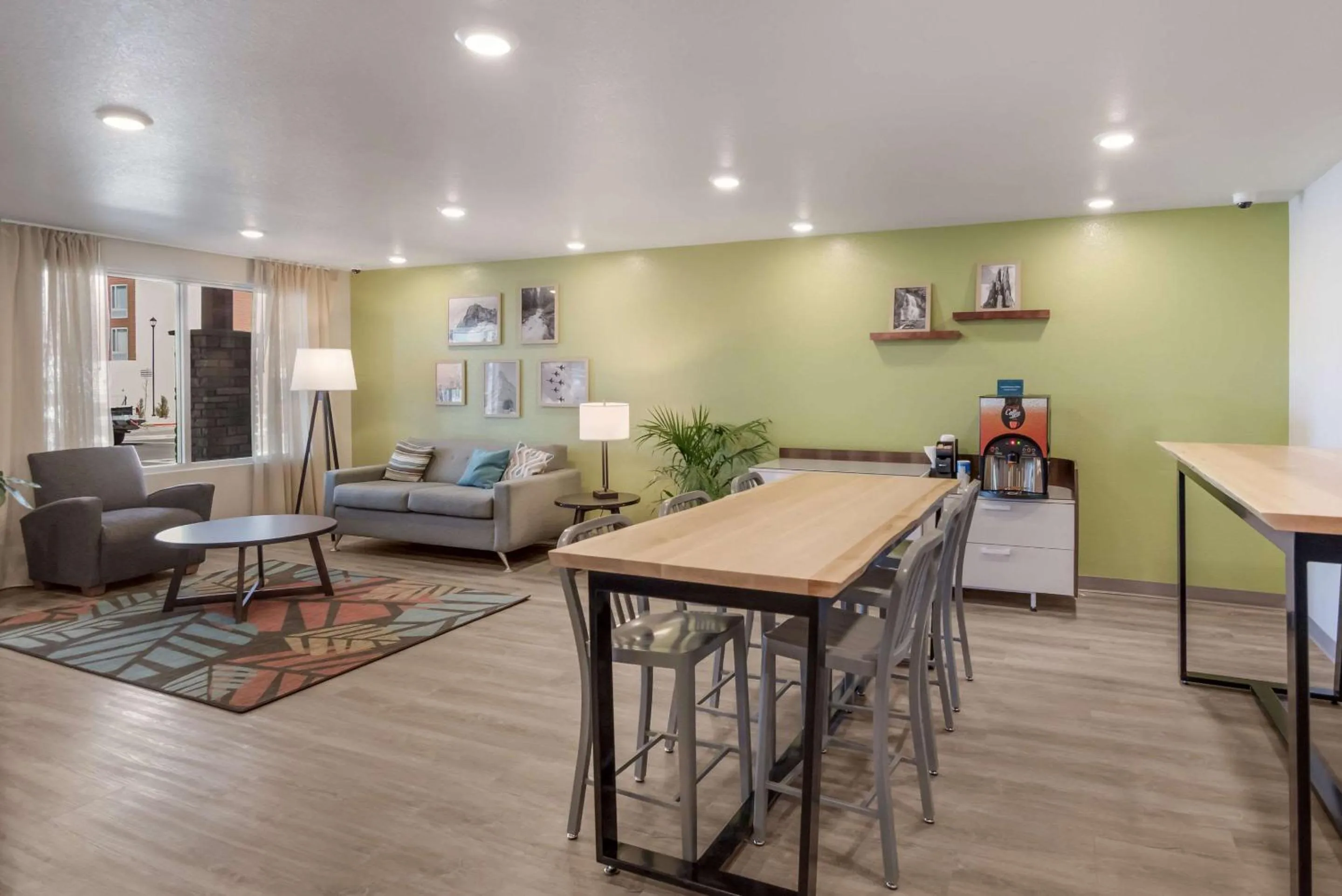 Lobby or reception in WoodSpring Suites Colorado Springs North - Air Force Academy