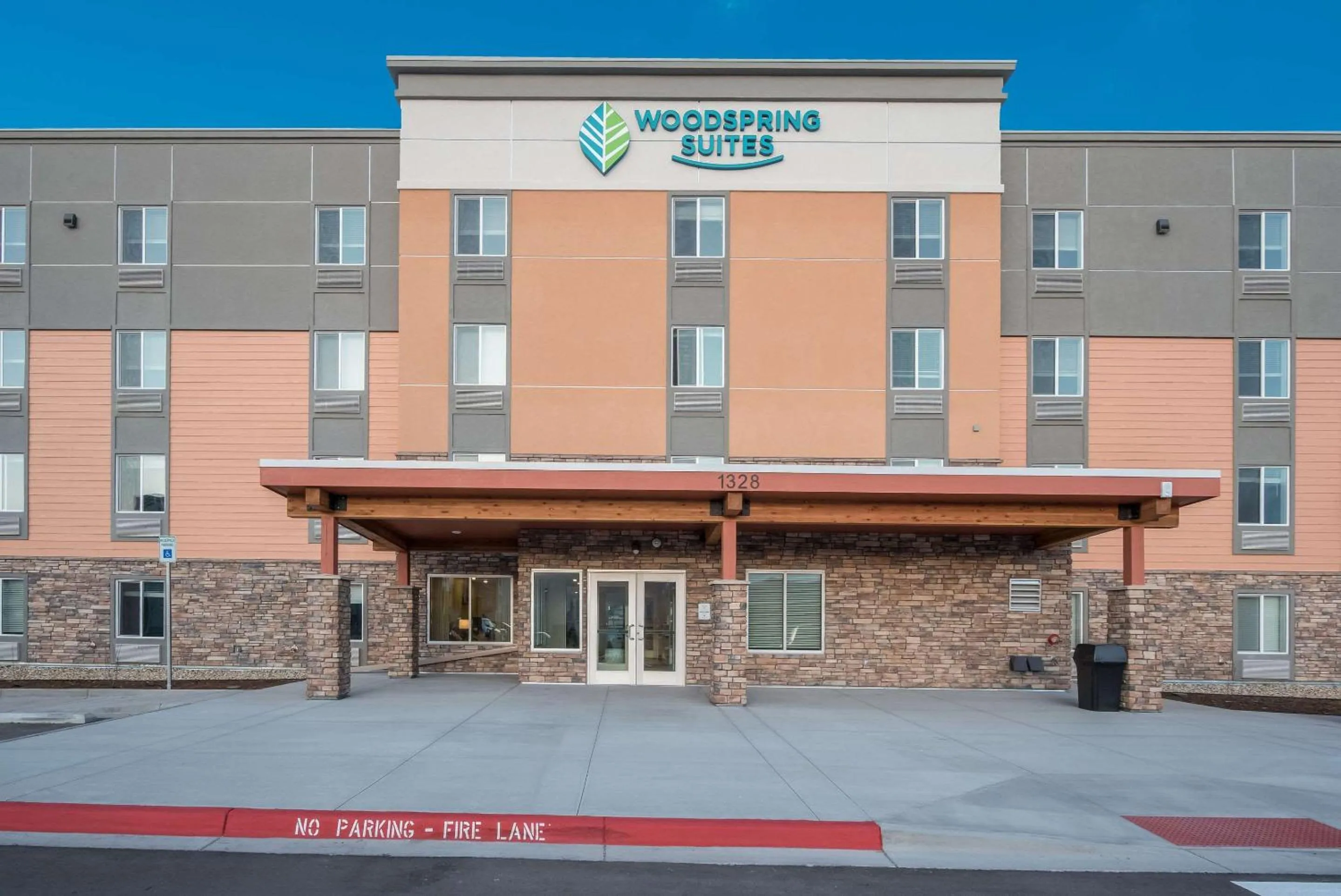 Property building in WoodSpring Suites Colorado Springs North - Air Force Academy