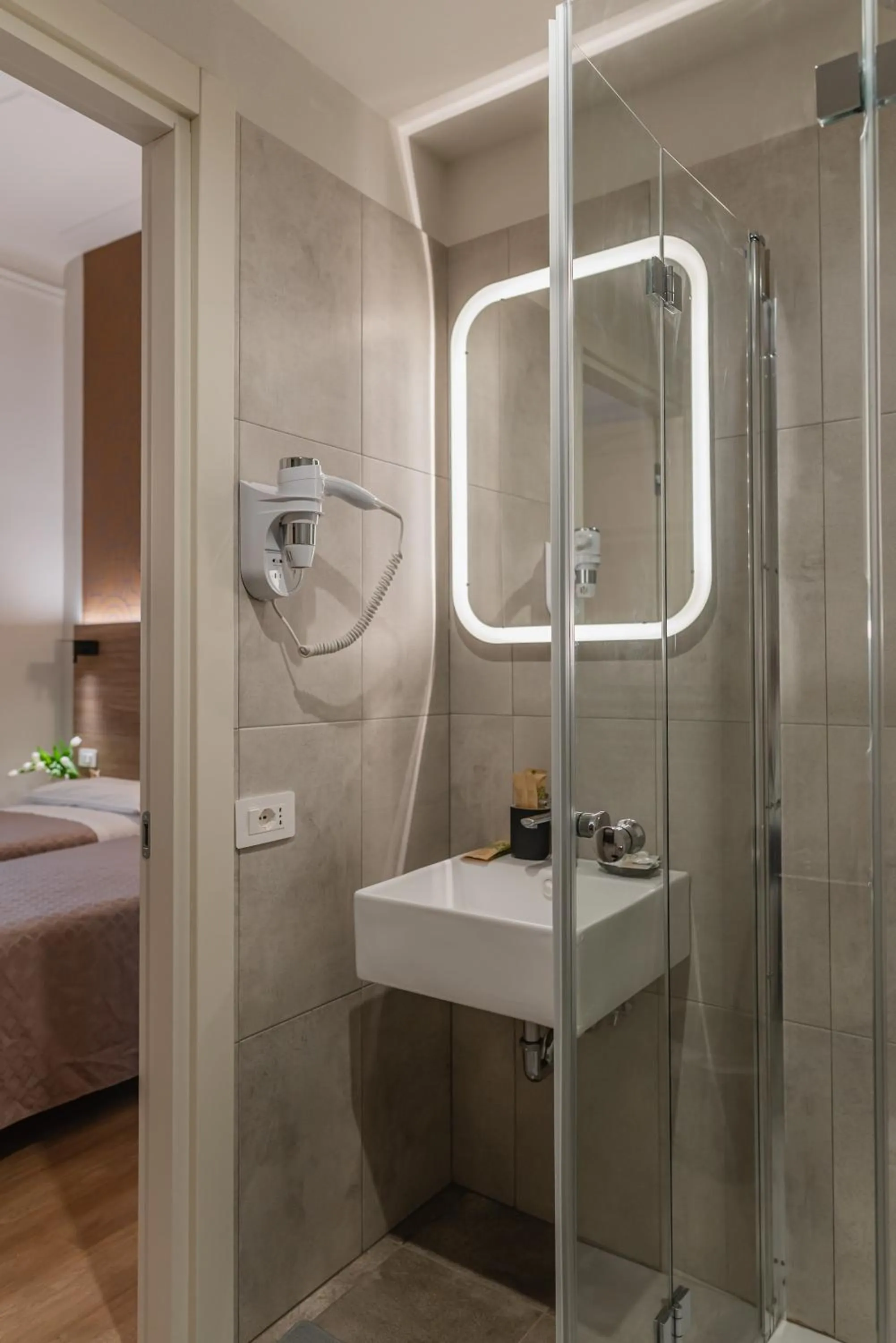 Shower in Hotel Del Sole