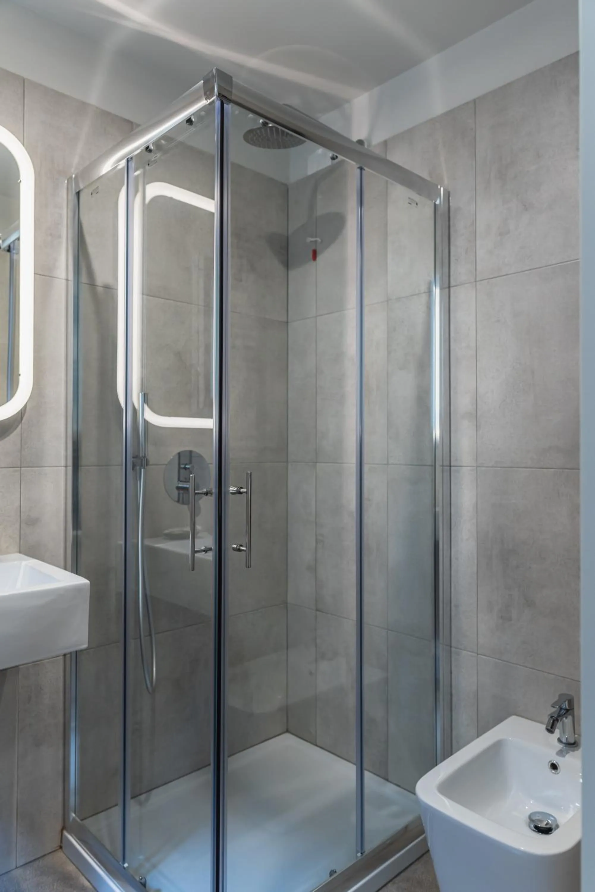 Shower in Hotel Del Sole