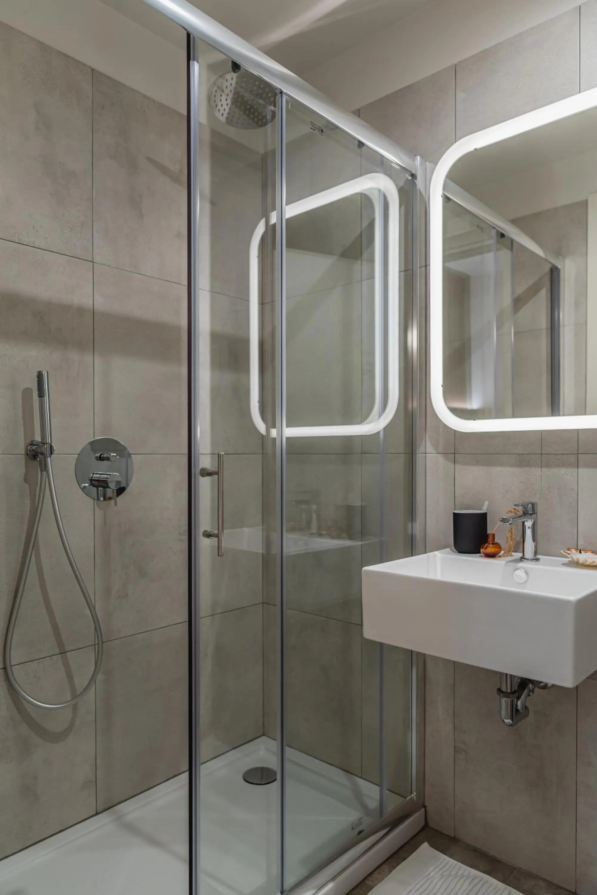 Shower in Hotel Del Sole