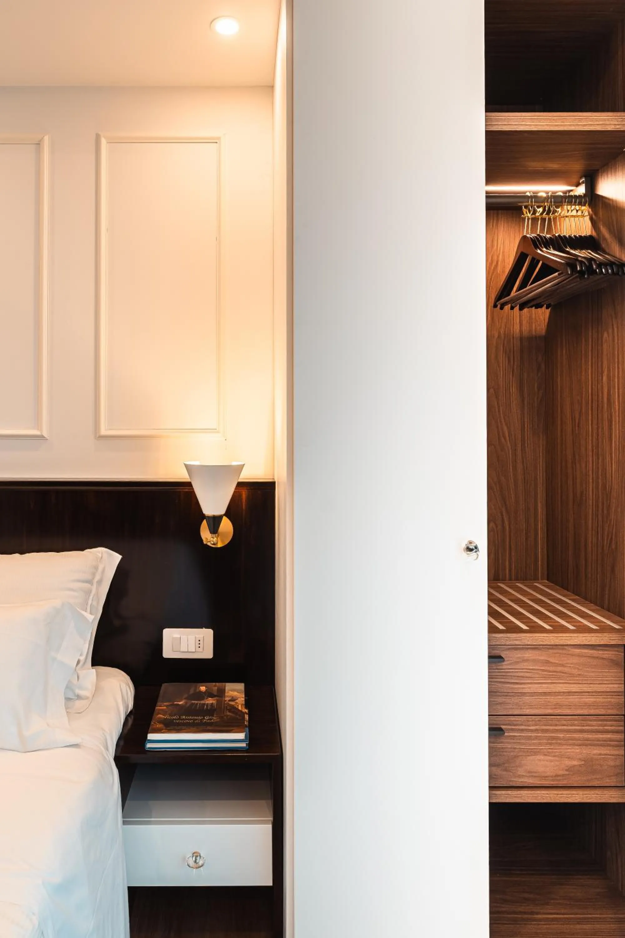 wardrobe, Bed in Hotel Universal Terme