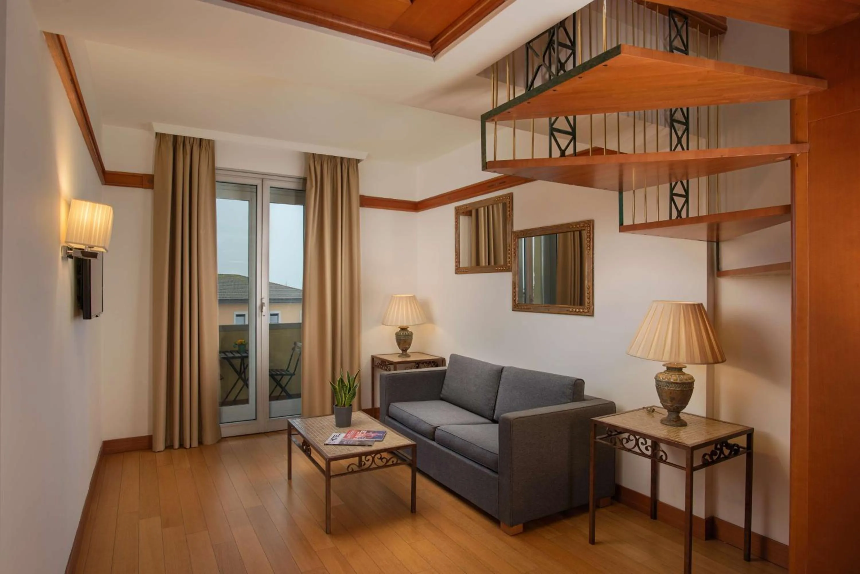 Photo of the whole room in NH Pisa