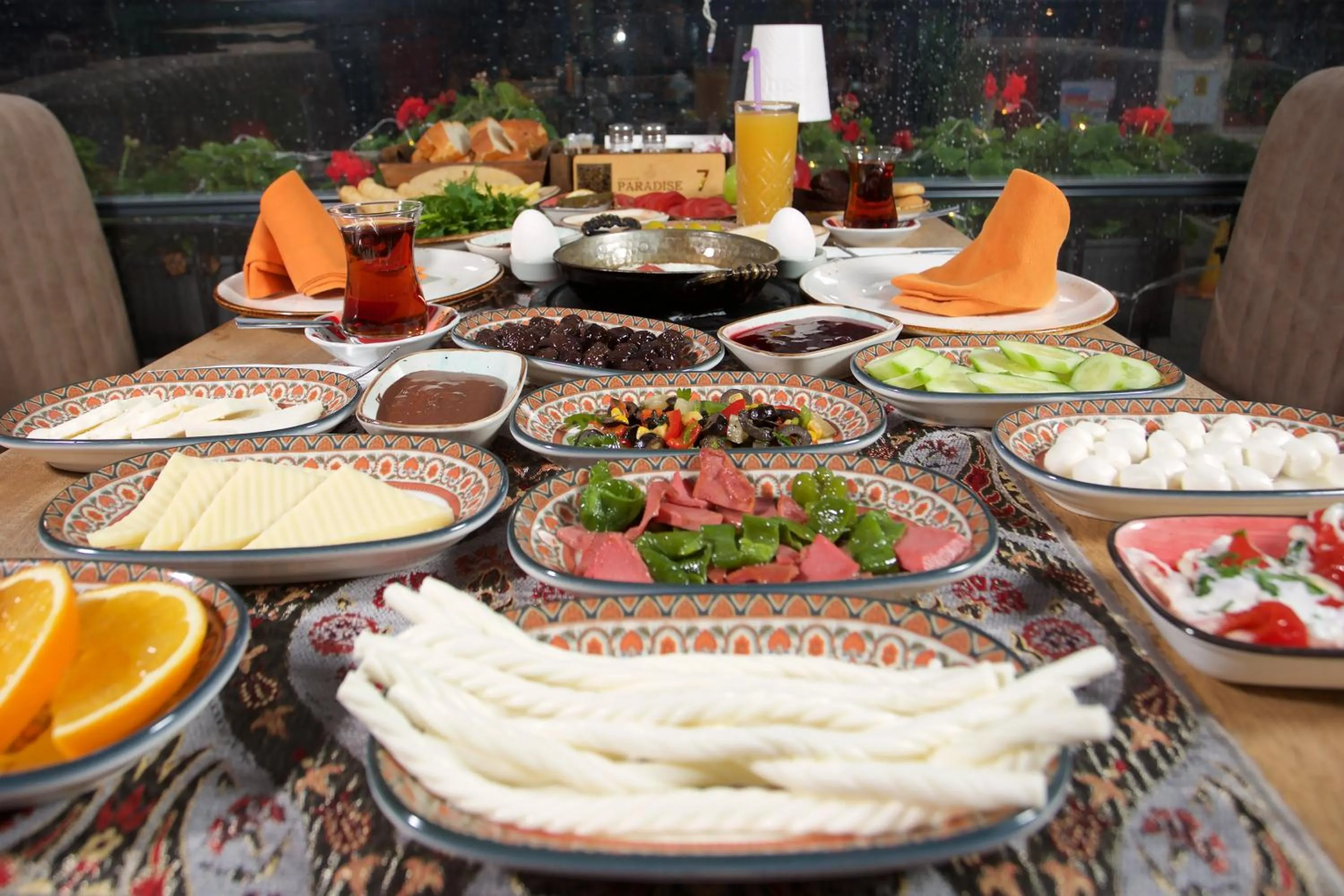 Restaurant/places to eat in La Vida Old City Hotel