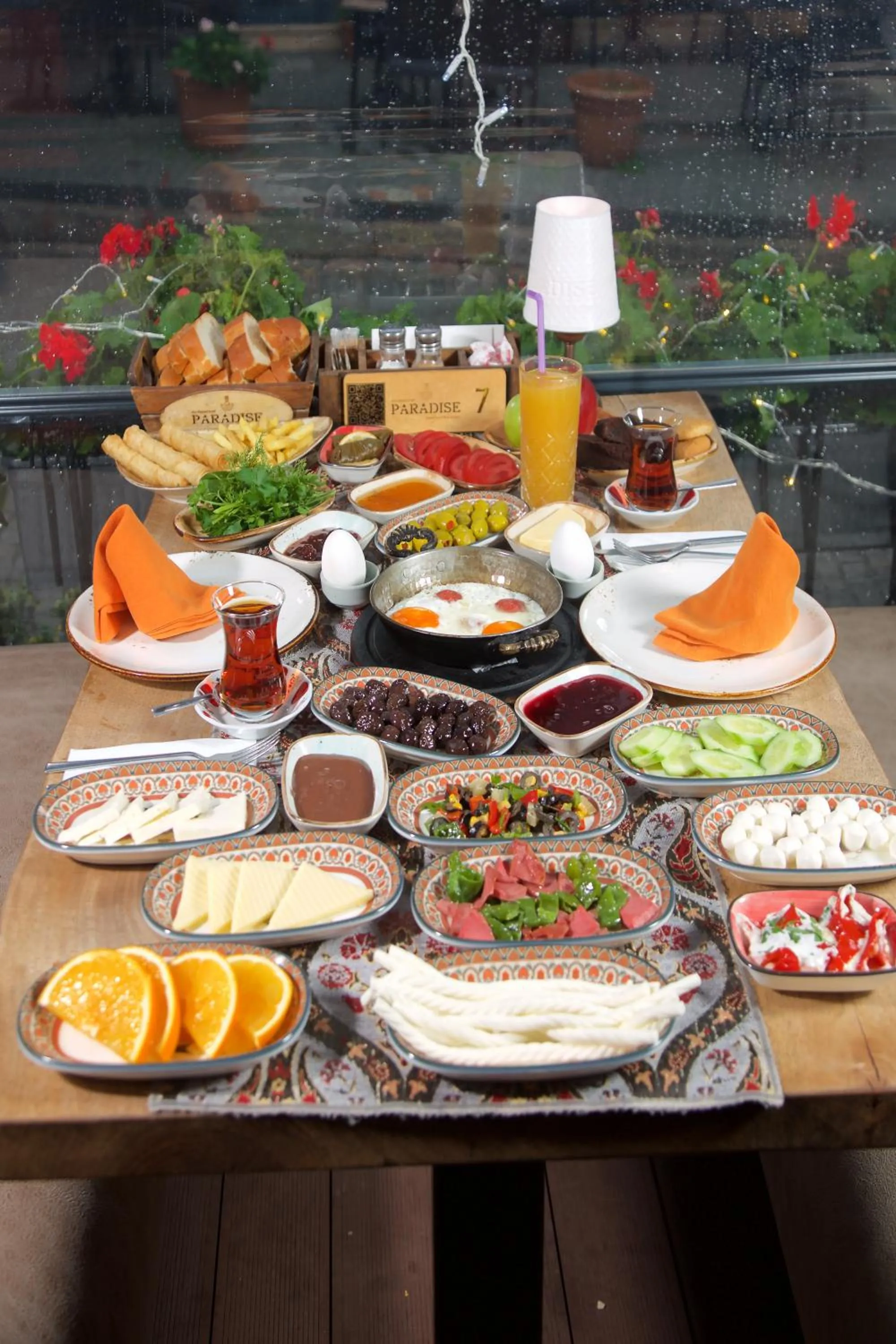 Restaurant/places to eat in La Vida Old City Hotel