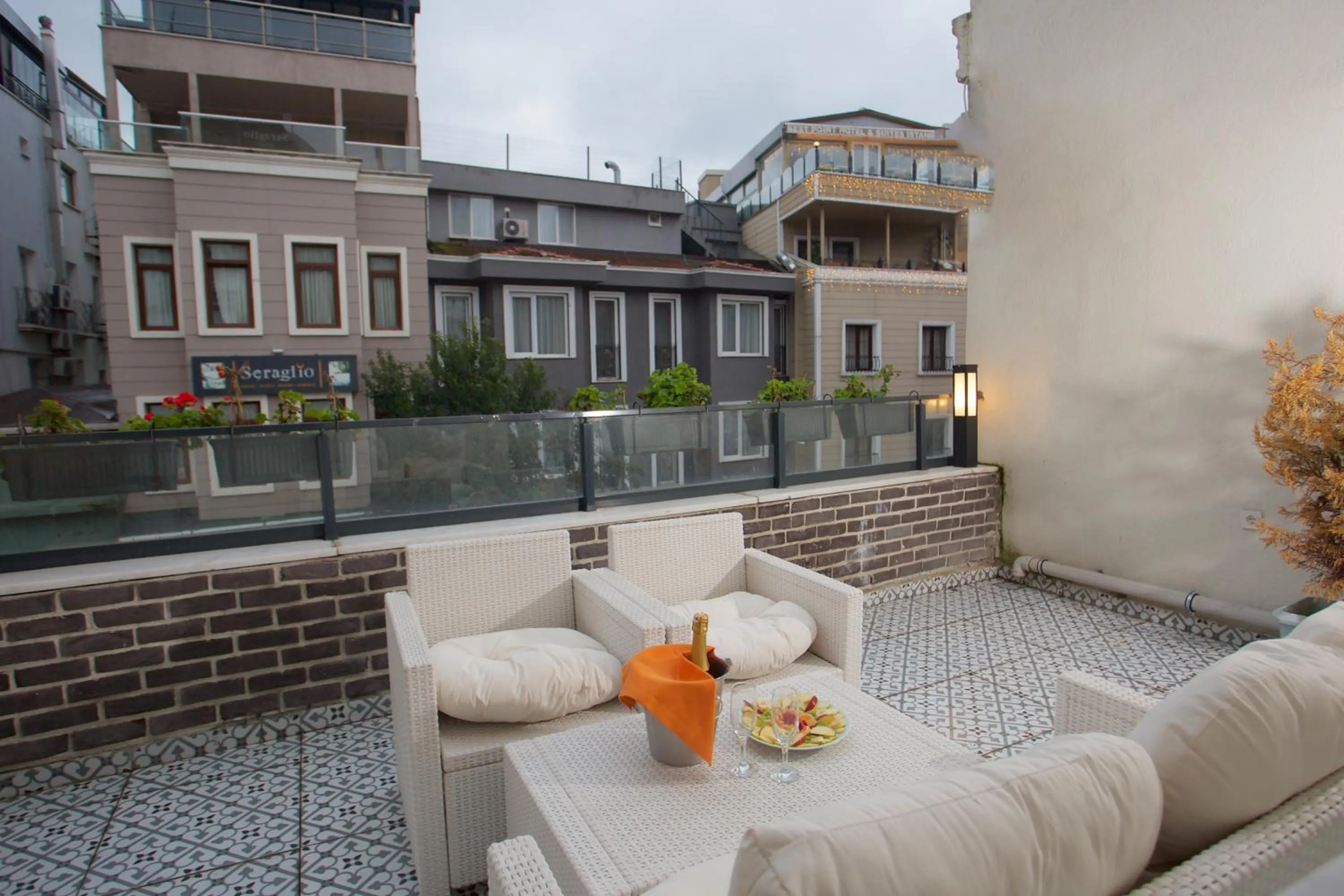 Day in La Vida Old City Hotel