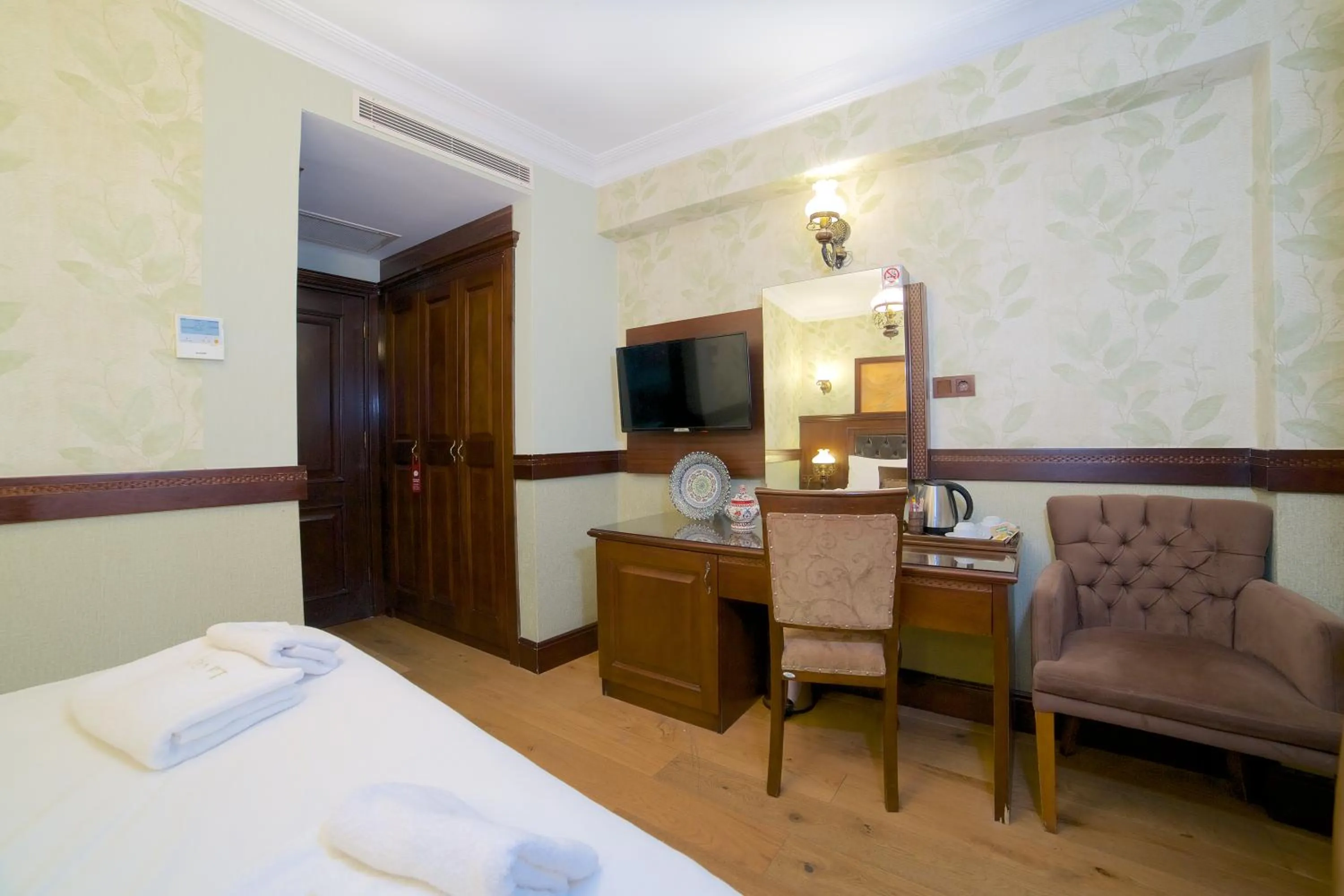 Bed in La Vida Old City Hotel