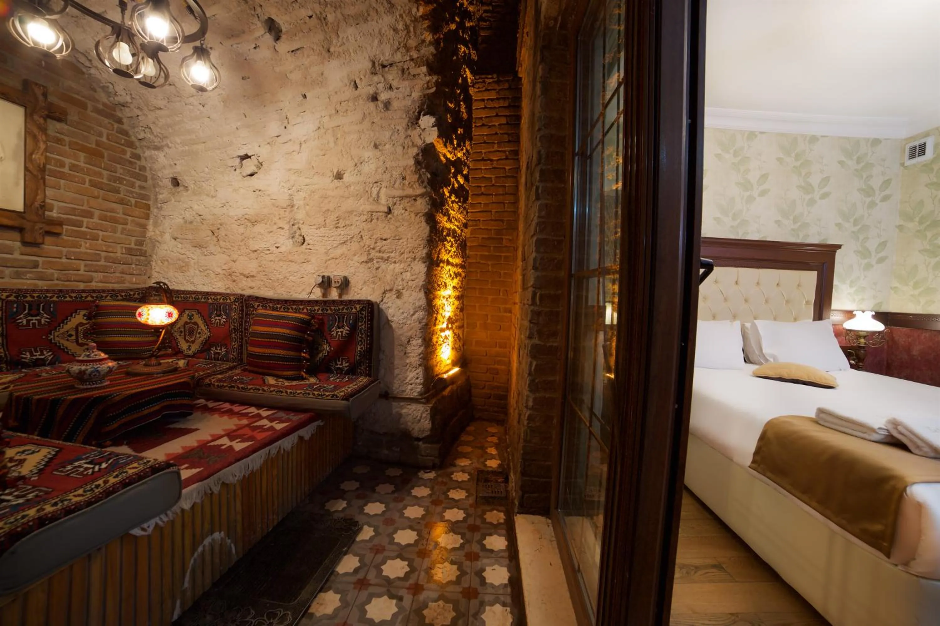 Bed in La Vida Old City Hotel