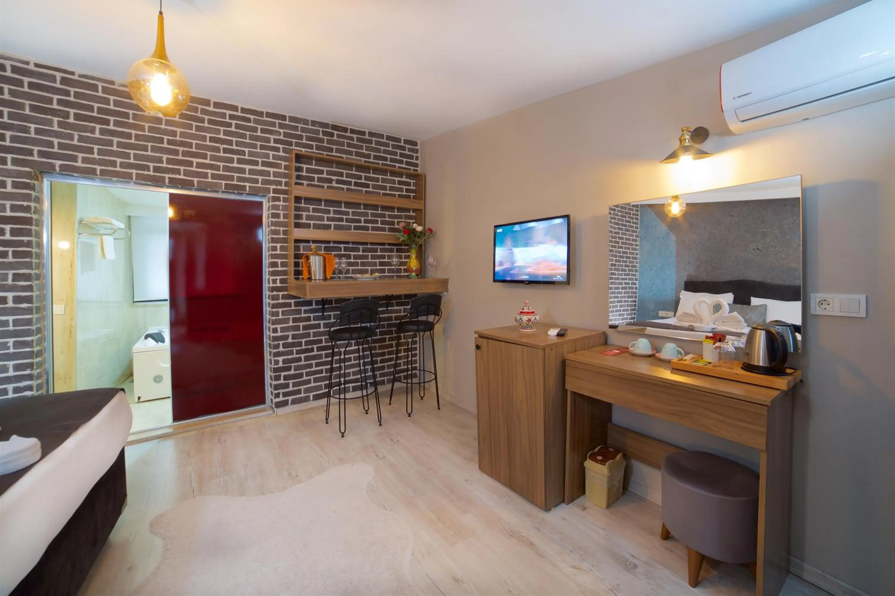 Bed in La Vida Old City Hotel