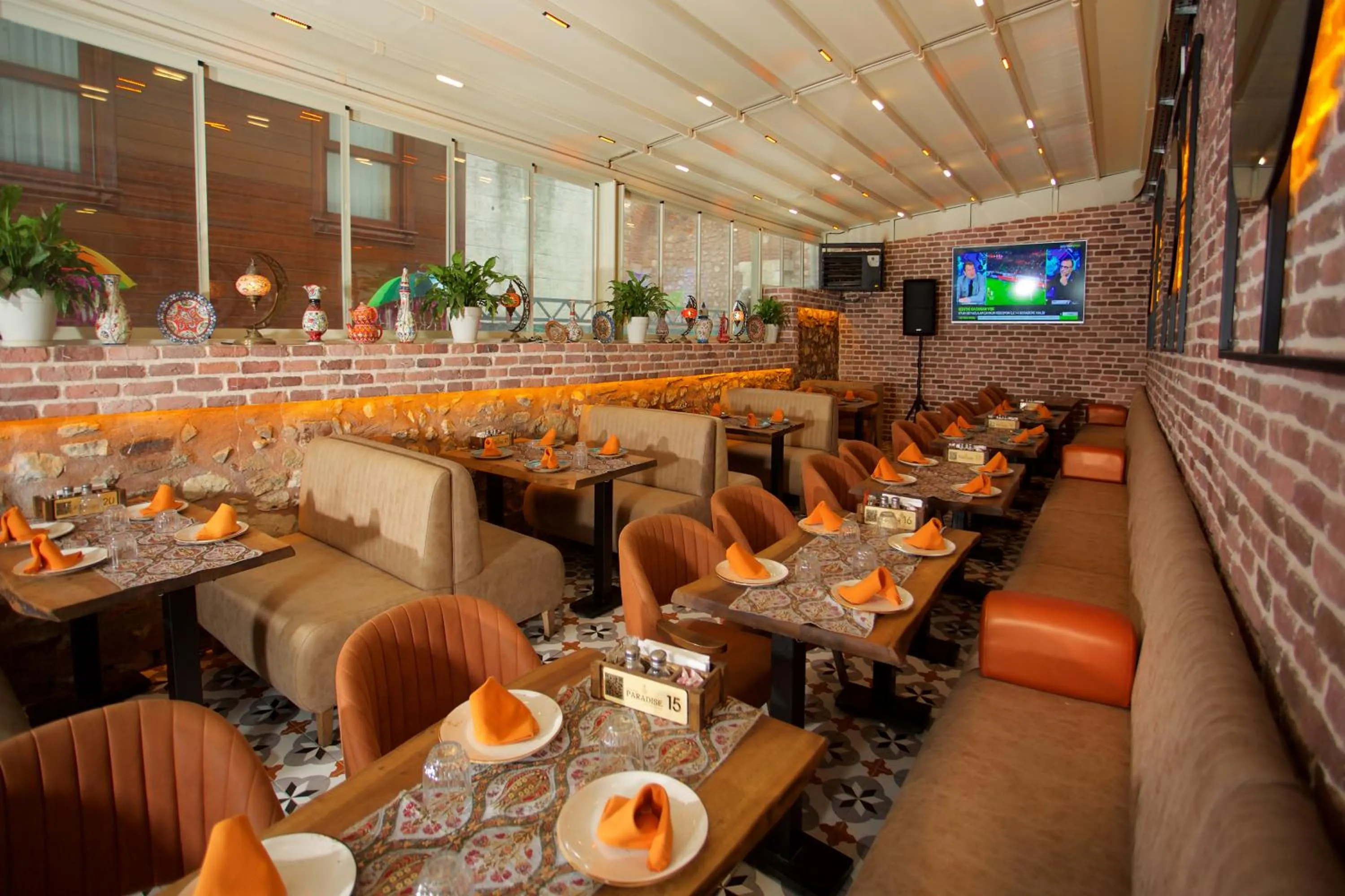 Restaurant/places to eat in La Vida Old City Hotel