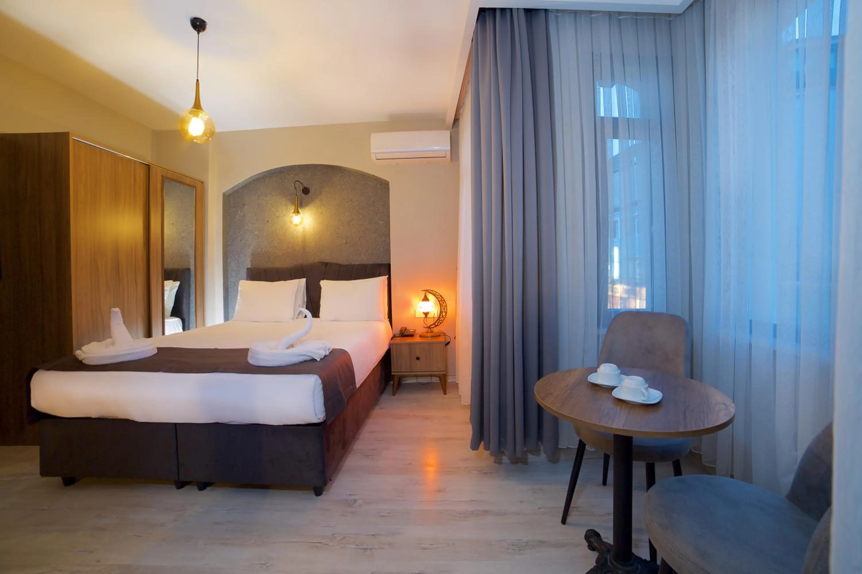 Bed in La Vida Old City Hotel