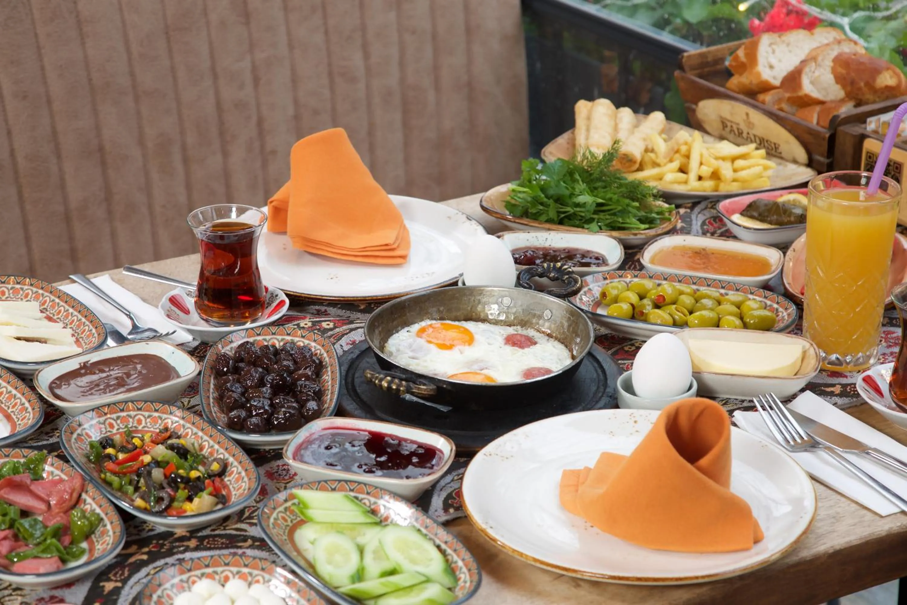 Restaurant/places to eat in La Vida Old City Hotel