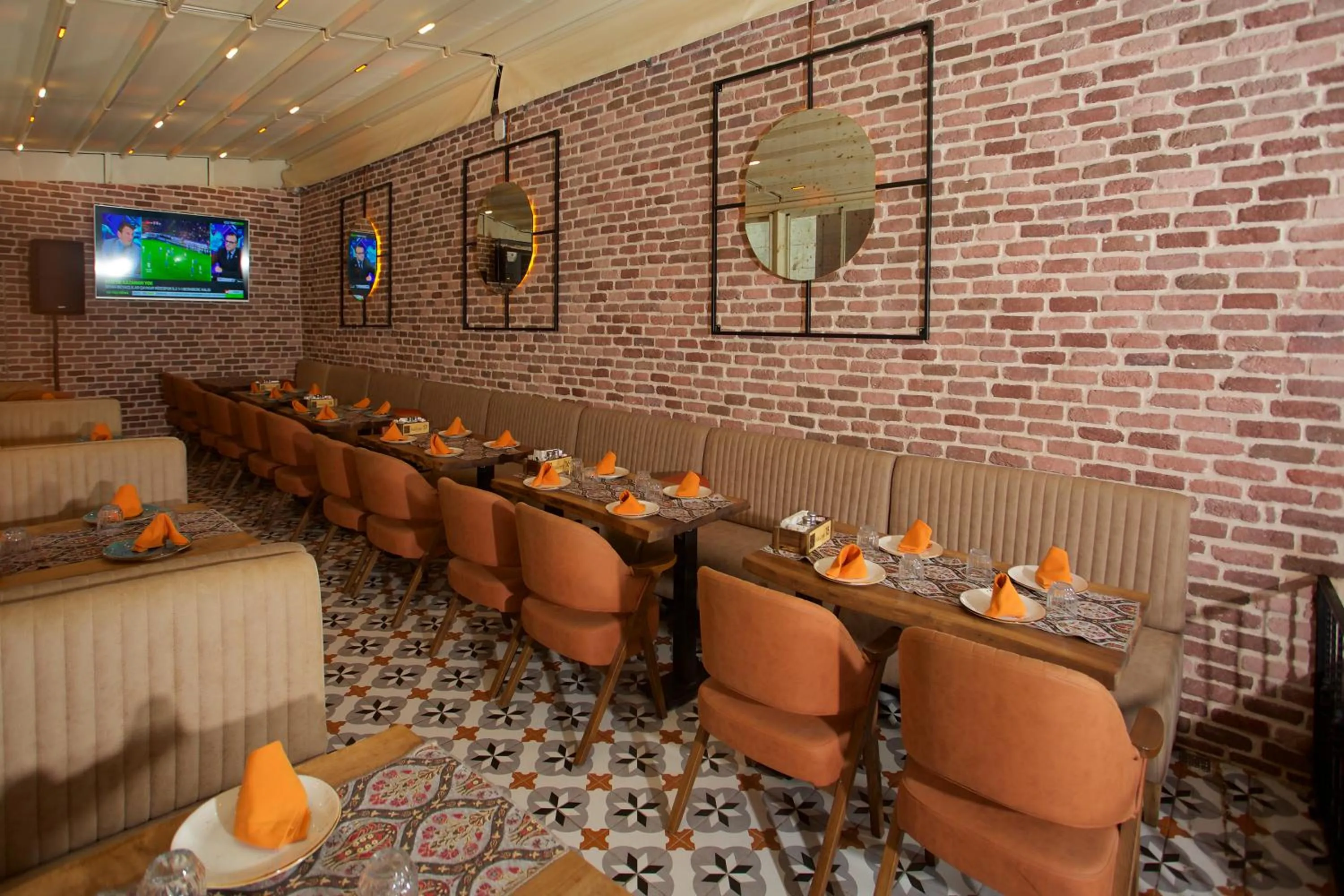 Restaurant/places to eat in La Vida Old City Hotel