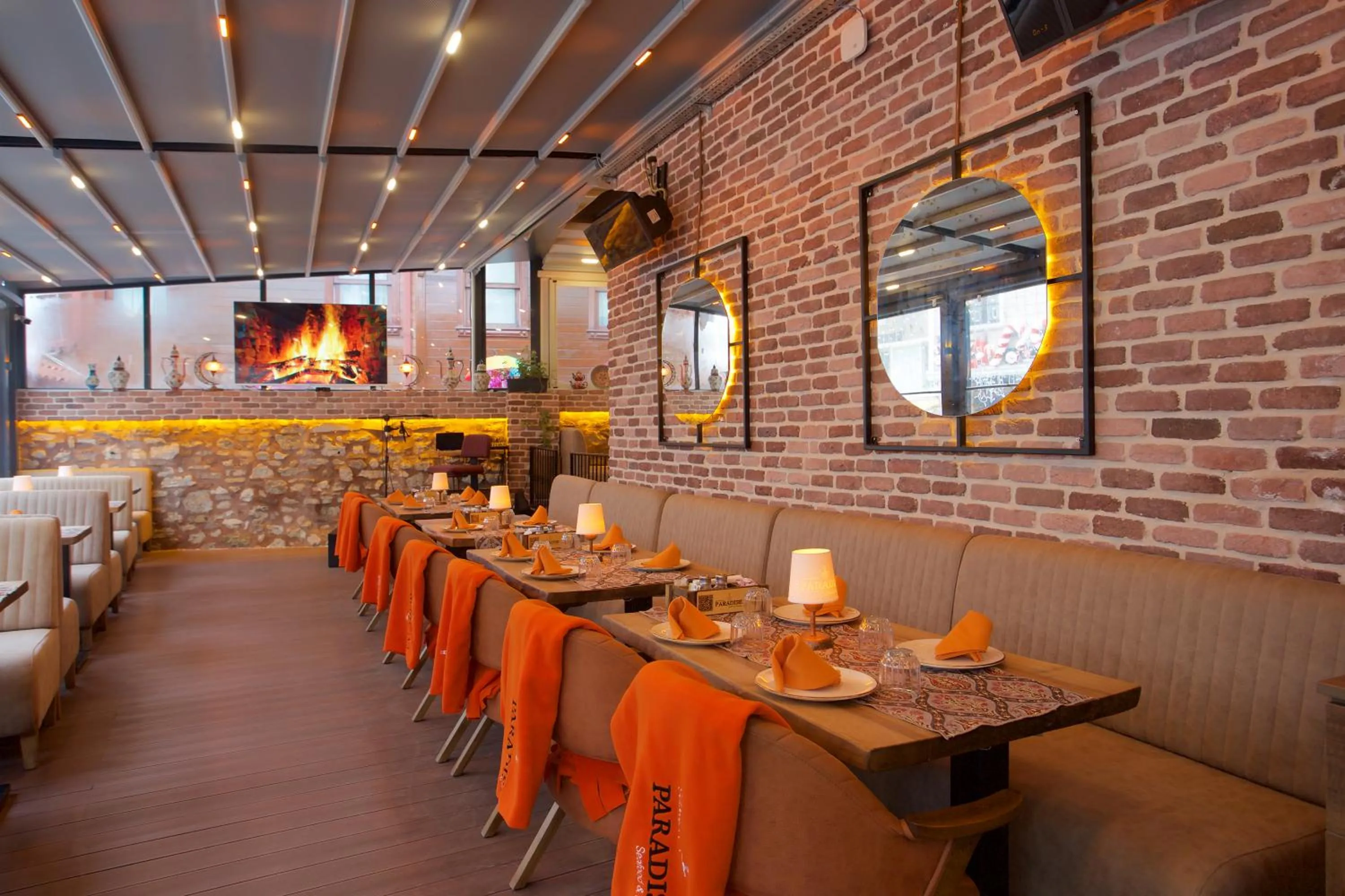 Restaurant/places to eat in La Vida Old City Hotel