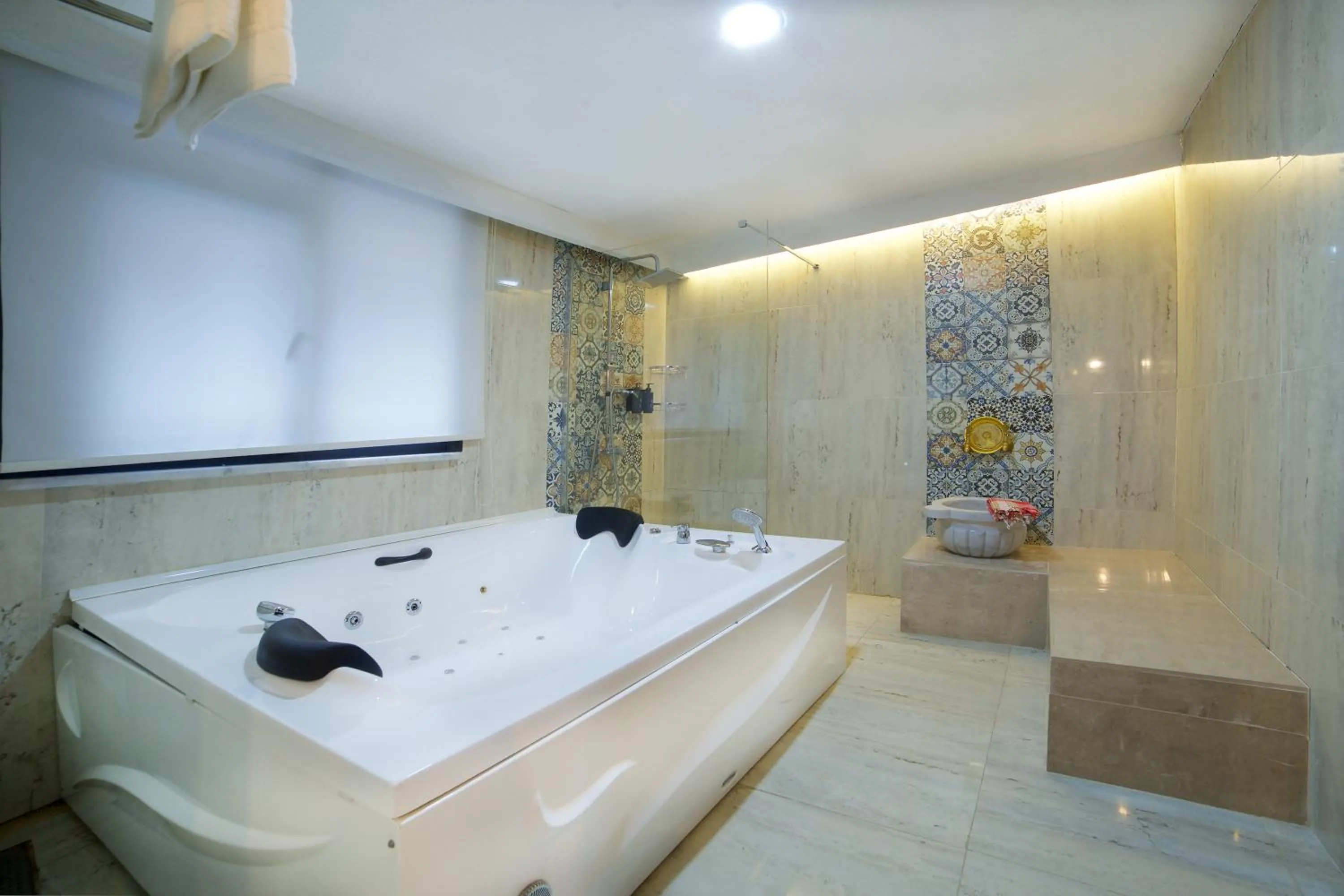 Hot Tub in La Vida Old City Hotel