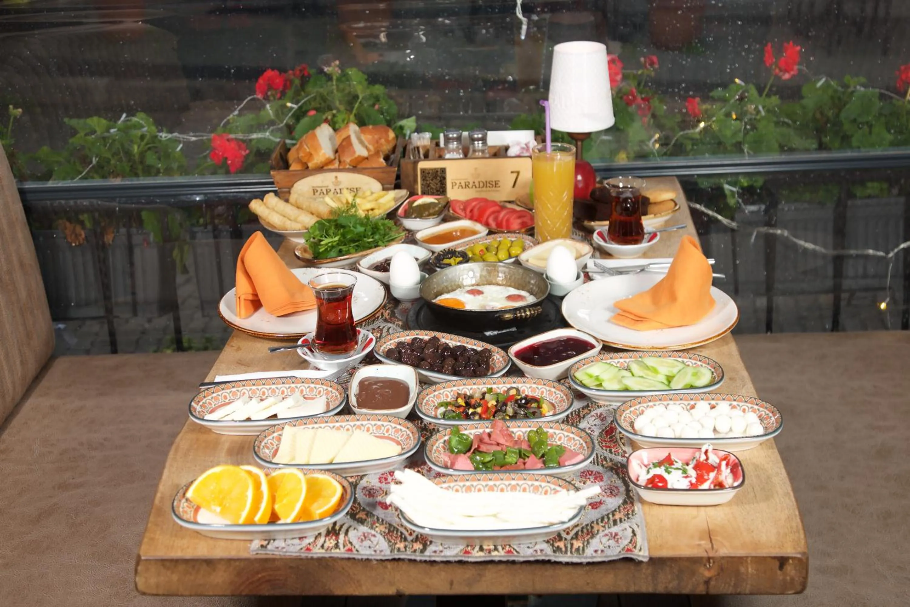 Restaurant/places to eat in La Vida Old City Hotel