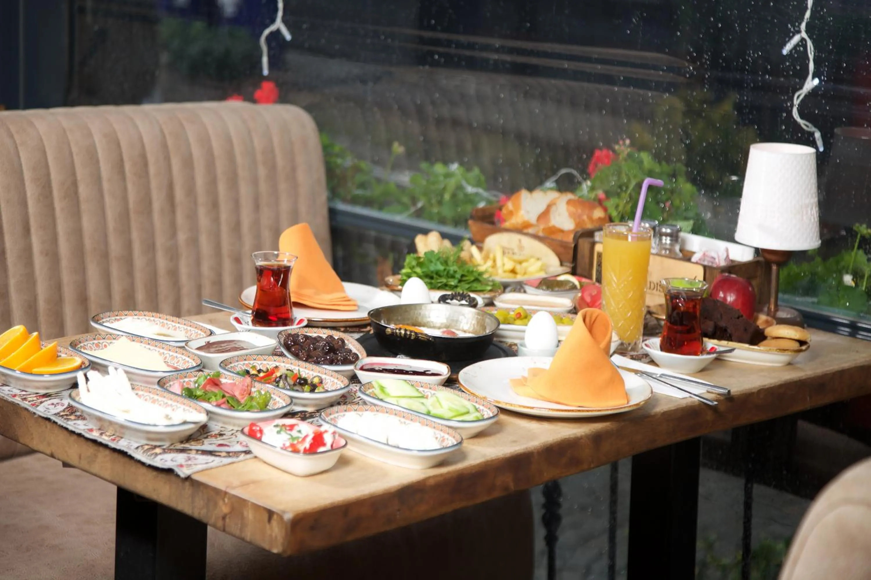 Restaurant/places to eat in La Vida Old City Hotel