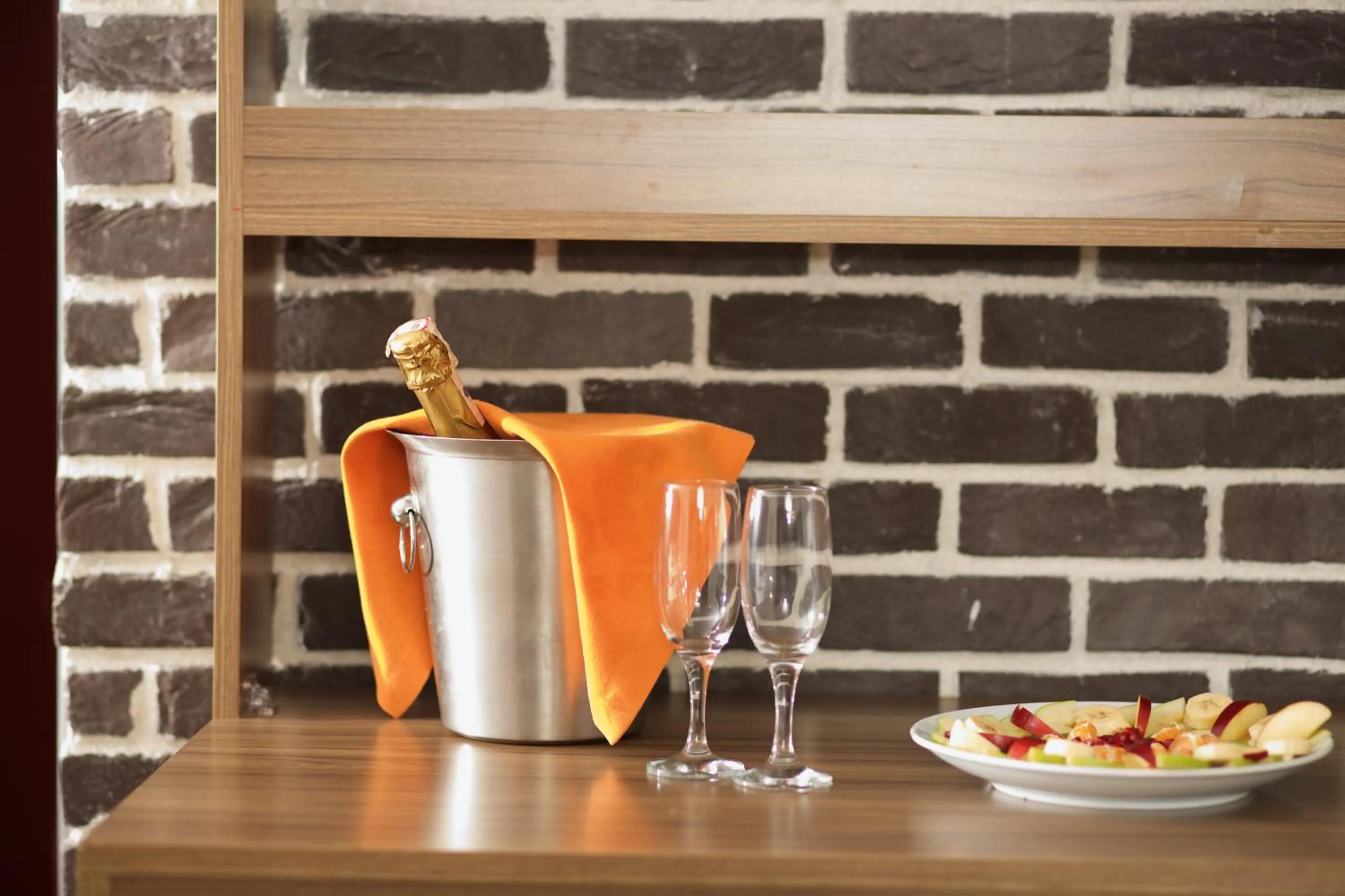 Food and drinks in La Vida Old City Hotel