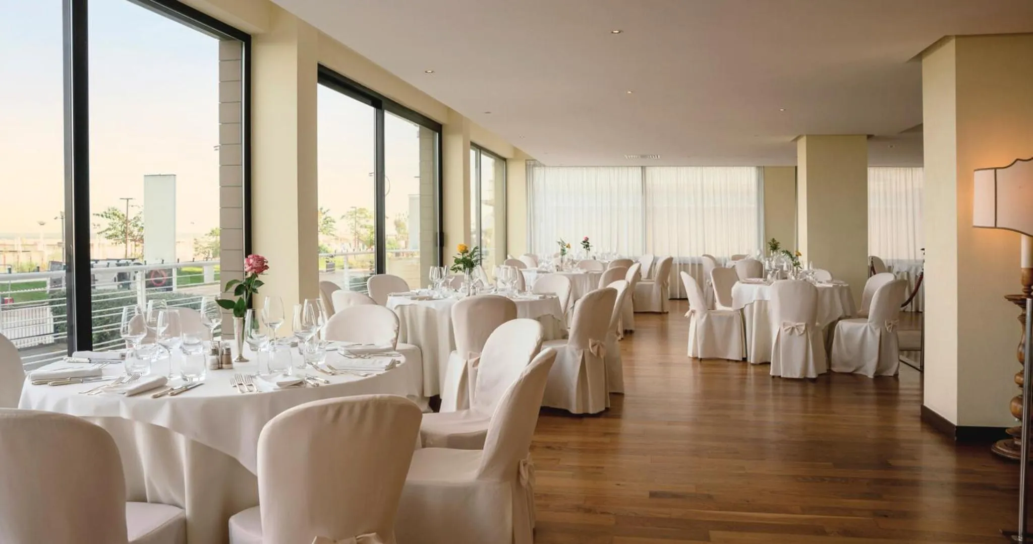 Restaurant/places to eat in National Hotel