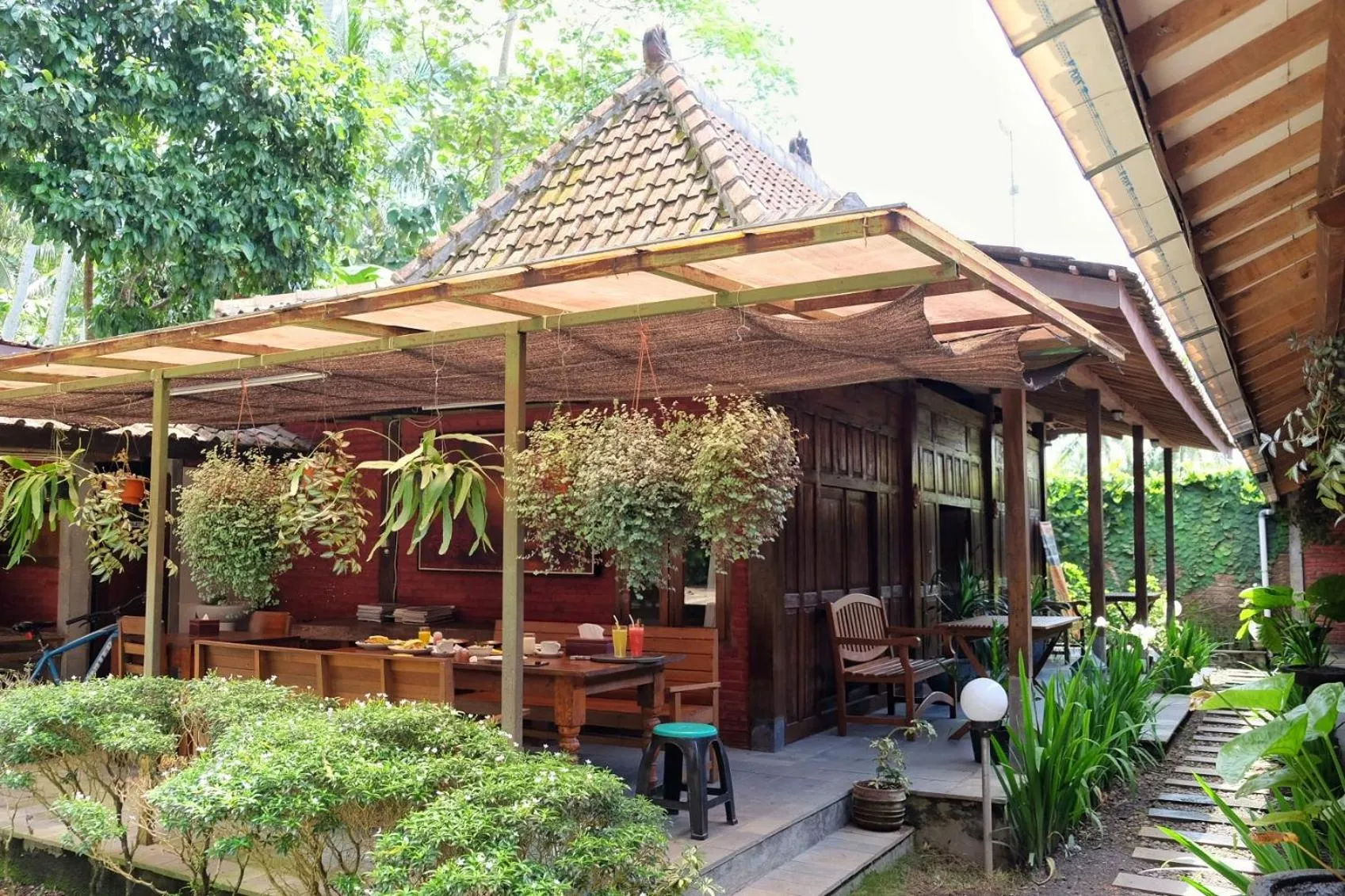 Restaurant/places to eat in Cempaka Borobudur Guest House