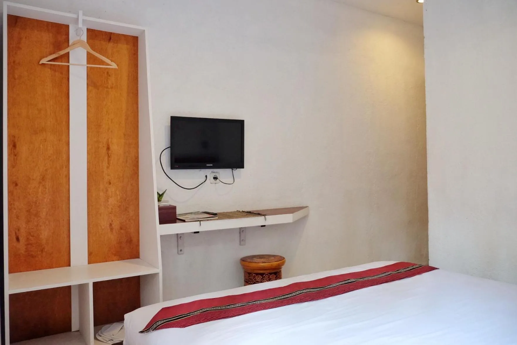 Communal lounge/ TV room in Cempaka Borobudur Guest House