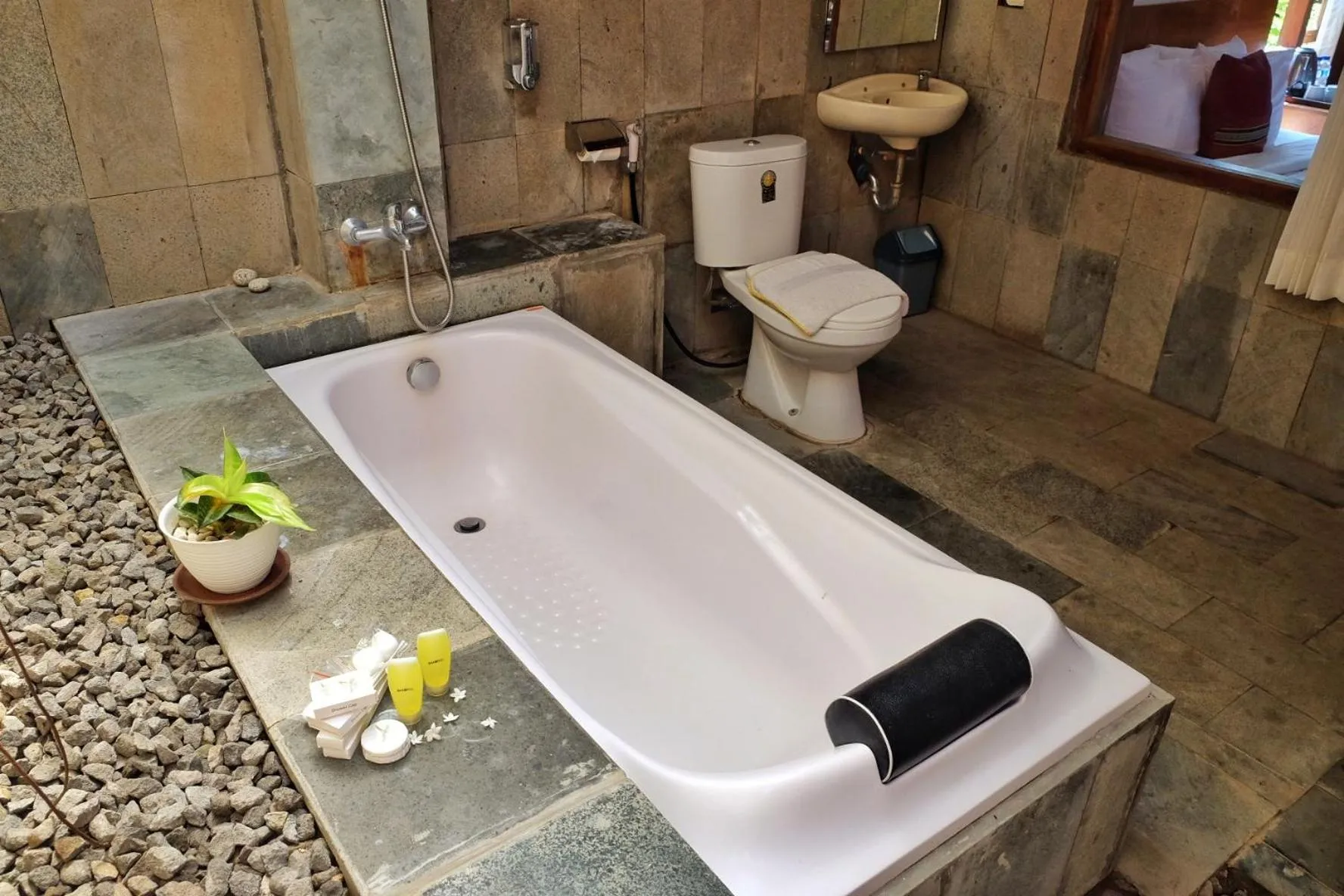 Bath in Cempaka Borobudur Guest House