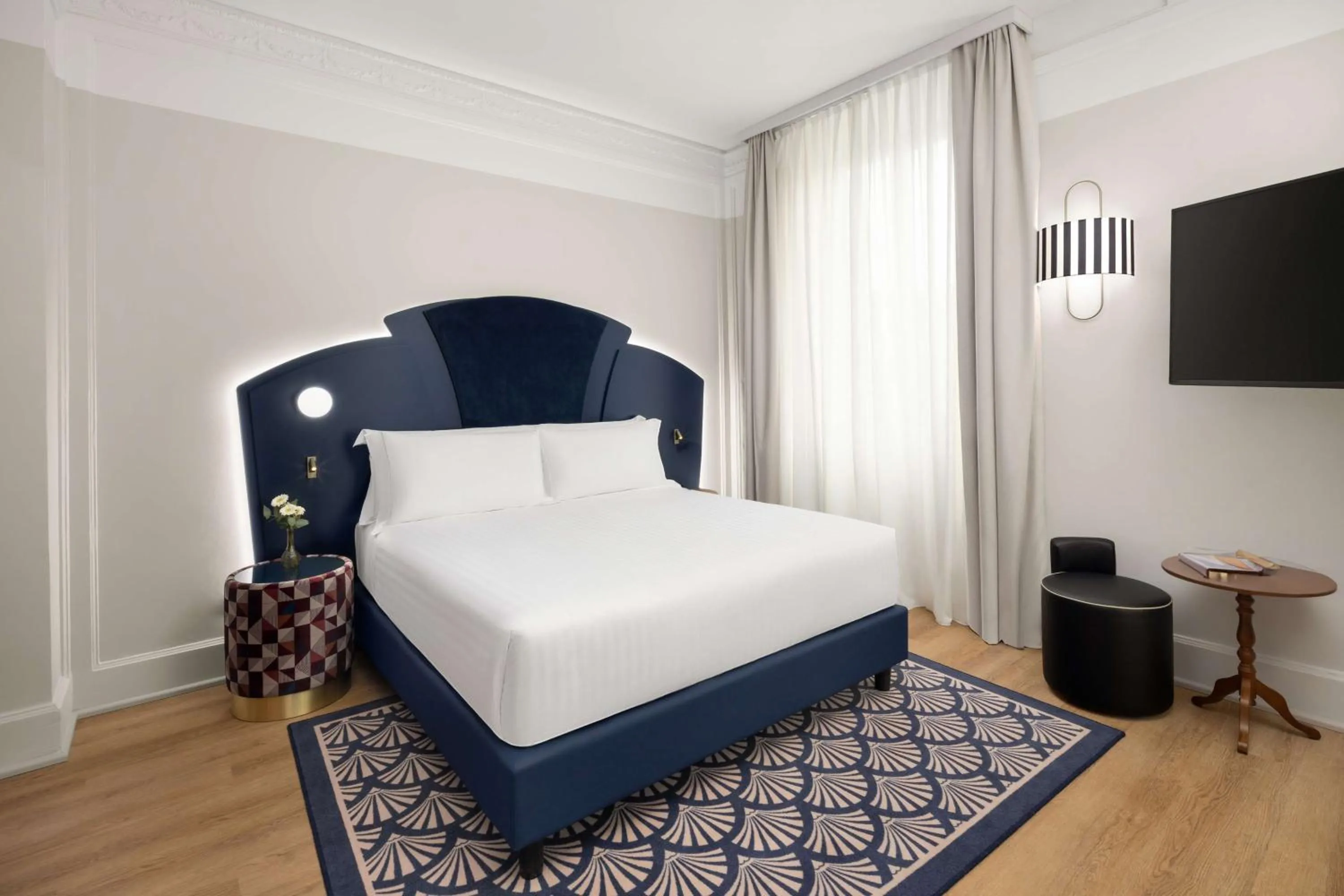 Bed in Anglo American Hotel Florence, Curio Collection By Hilton