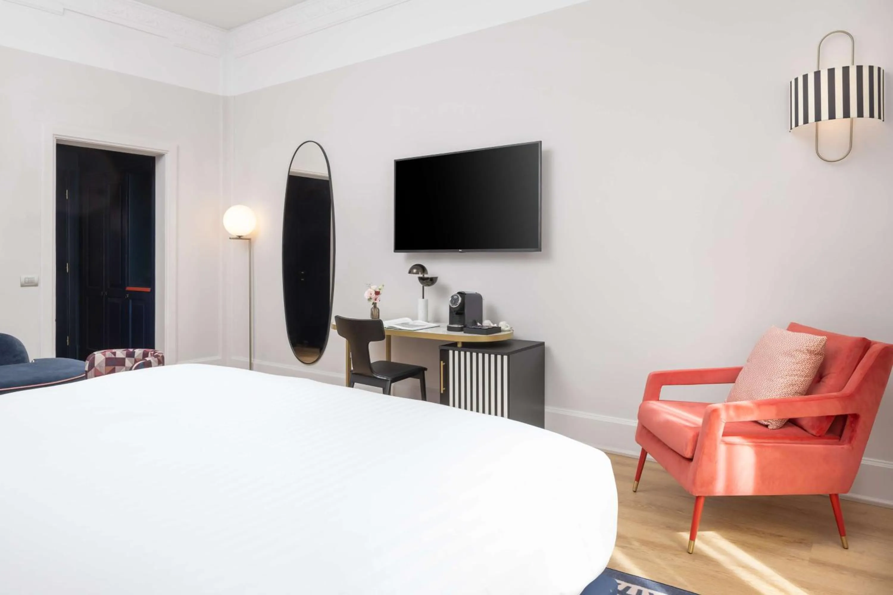 Bed in Anglo American Hotel Florence, Curio Collection By Hilton