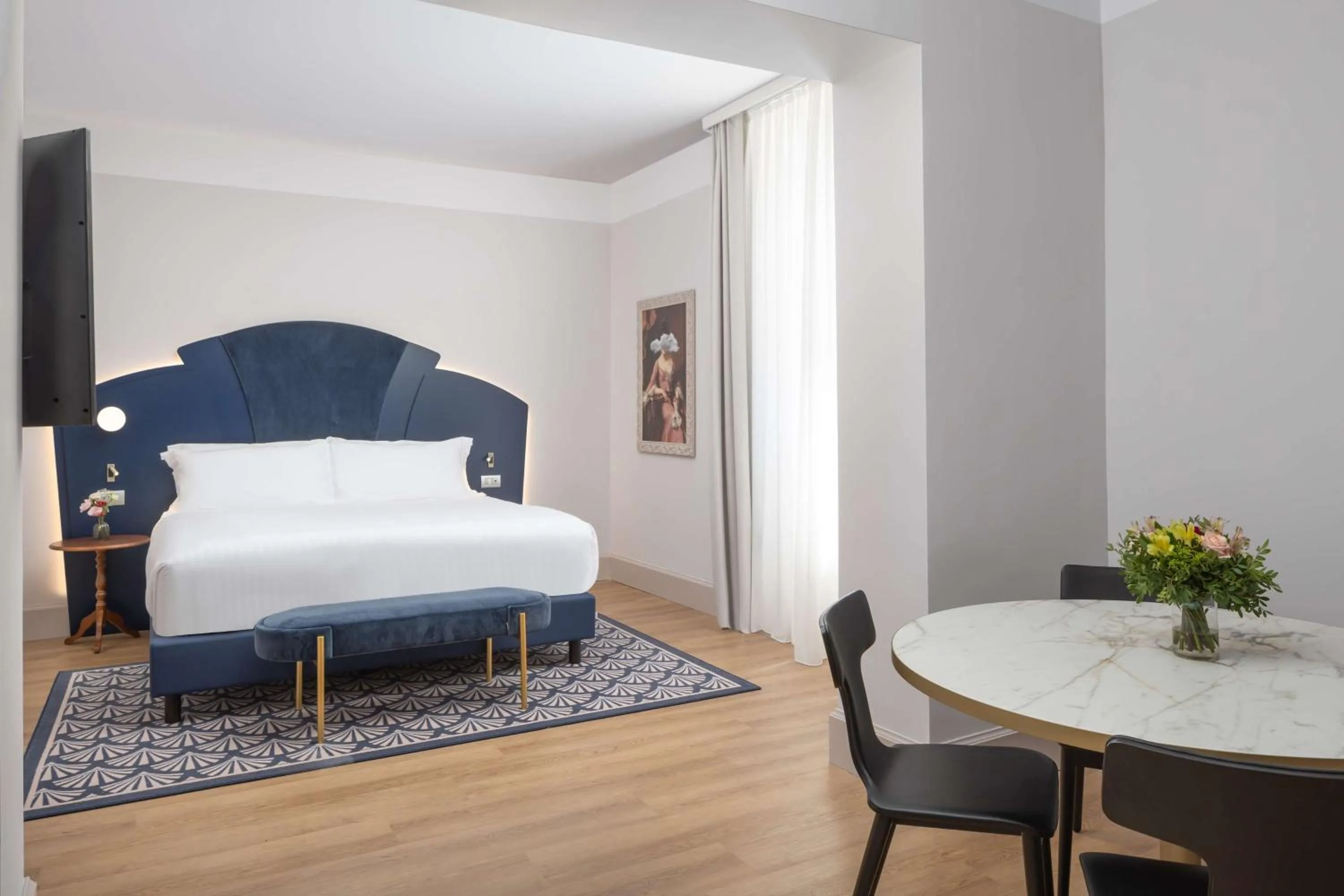 Bed in Anglo American Hotel Florence, Curio Collection By Hilton