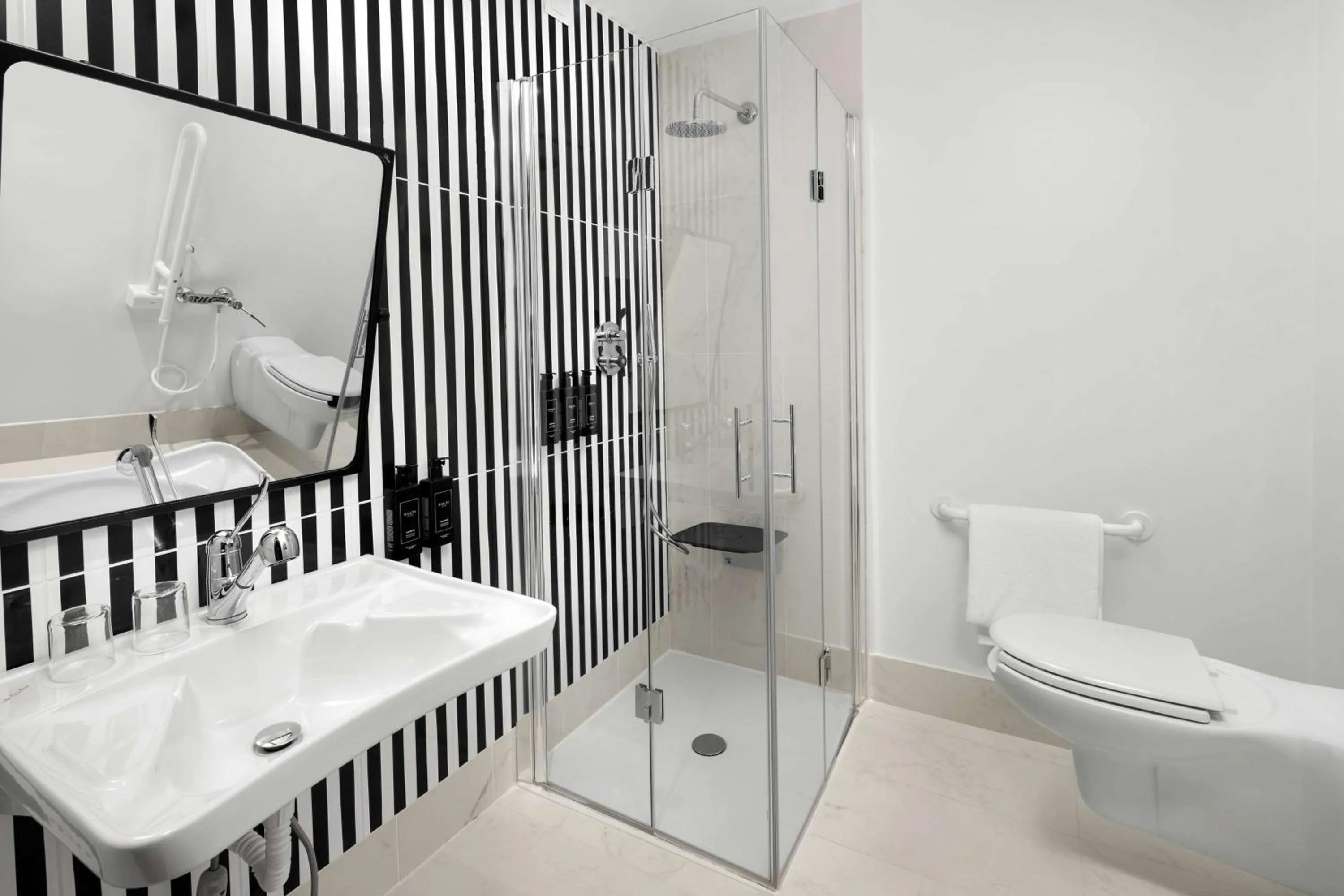 Bathroom in Anglo American Hotel Florence, Curio Collection By Hilton