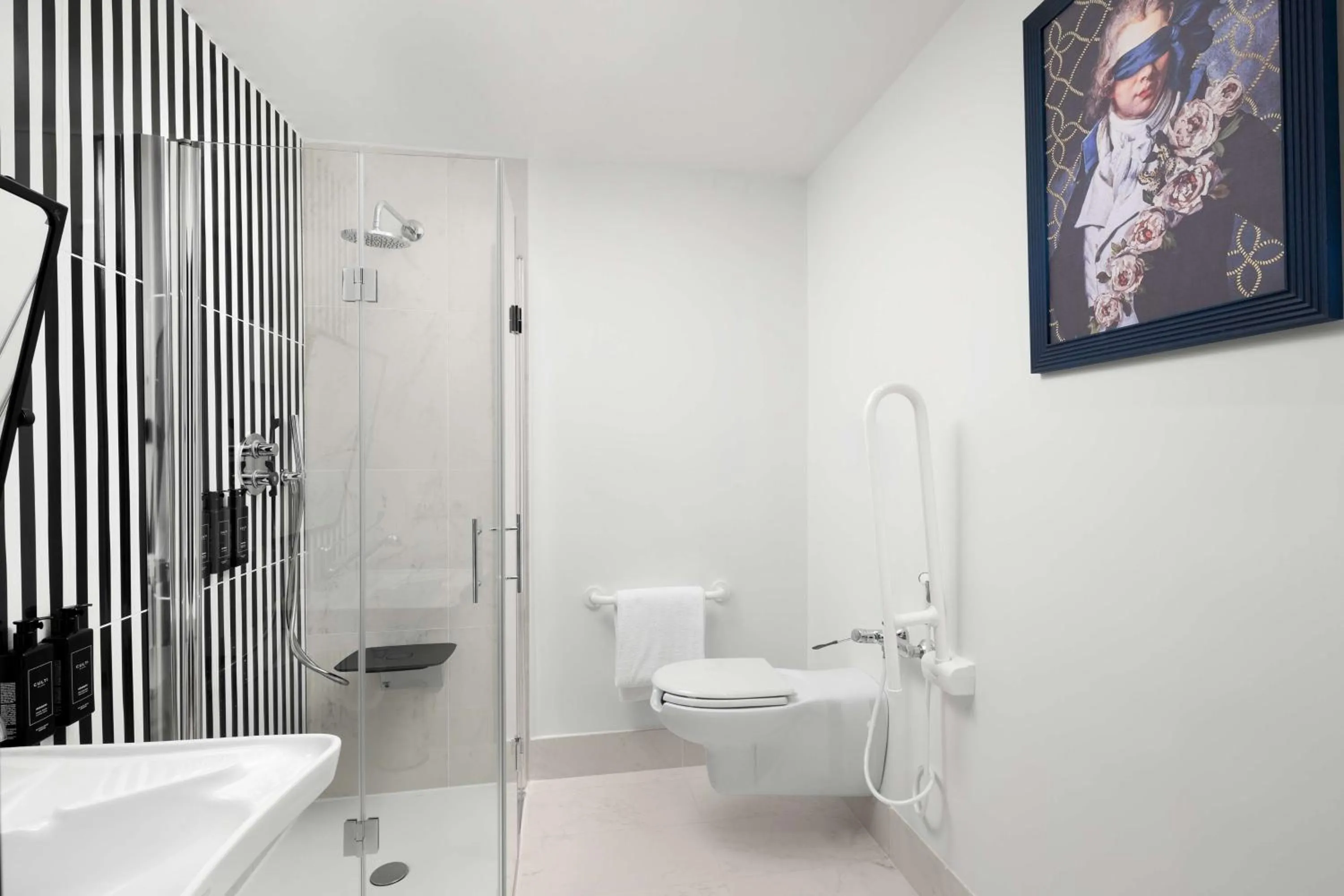 Bathroom in Anglo American Hotel Florence, Curio Collection By Hilton