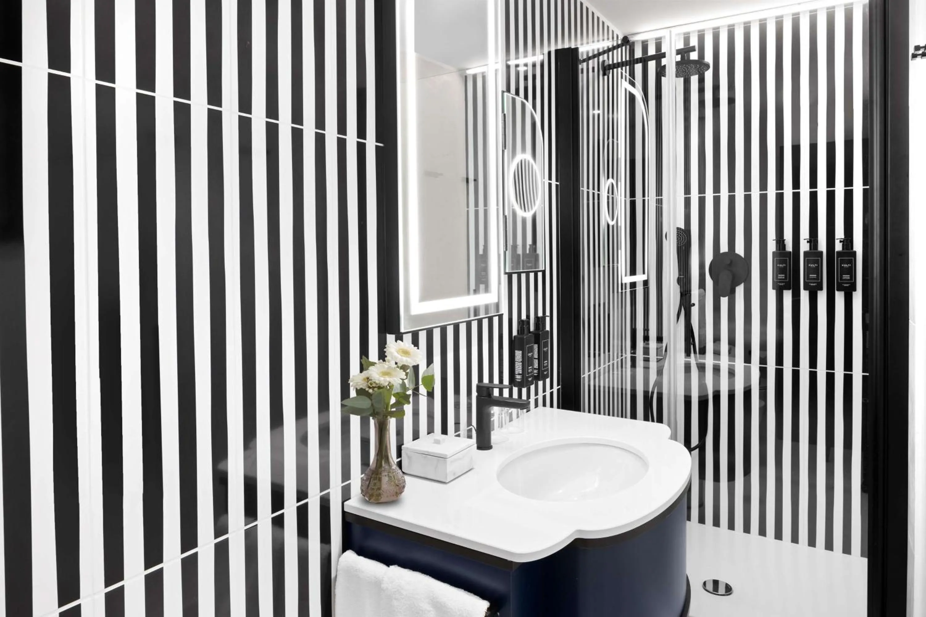 Bathroom in Anglo American Hotel Florence, Curio Collection By Hilton