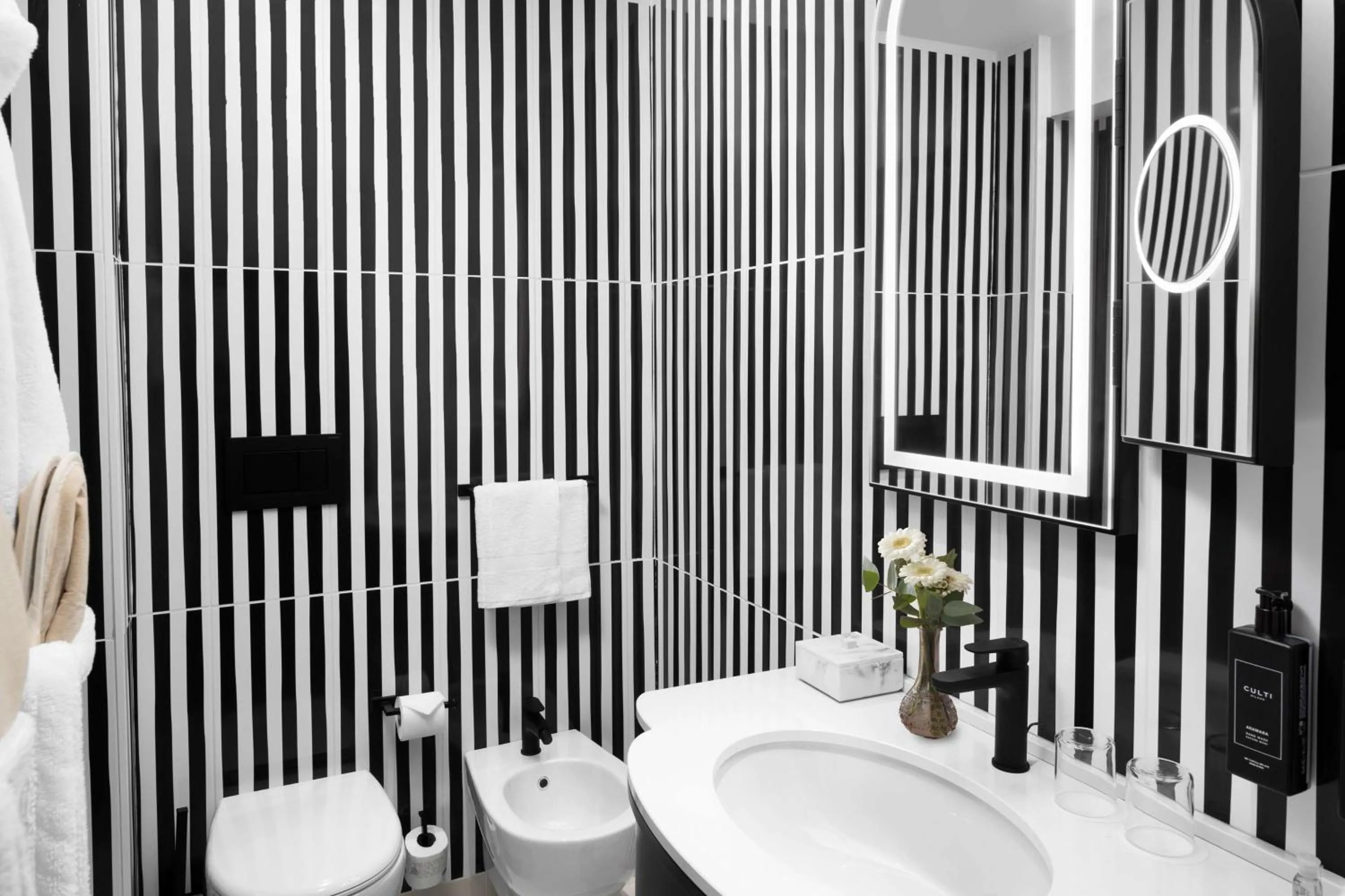 Bathroom in Anglo American Hotel Florence, Curio Collection By Hilton