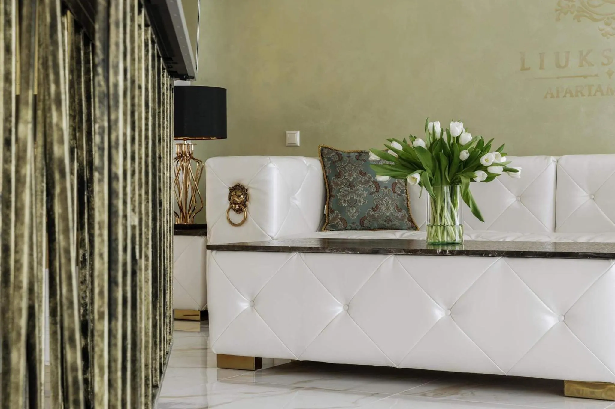Prestige Jacuzzi Apartment by LIUKSAI
