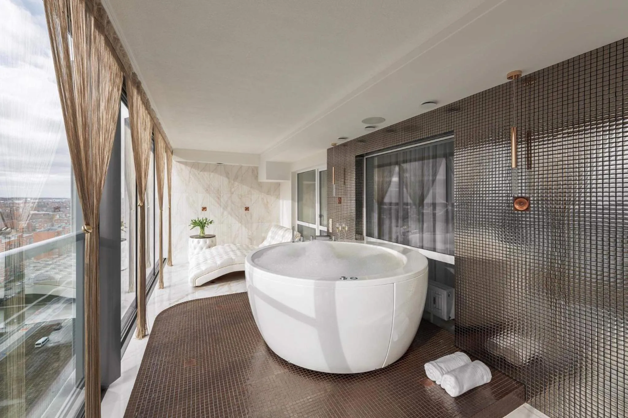 Prestige Jacuzzi Apartment by LIUKSAI