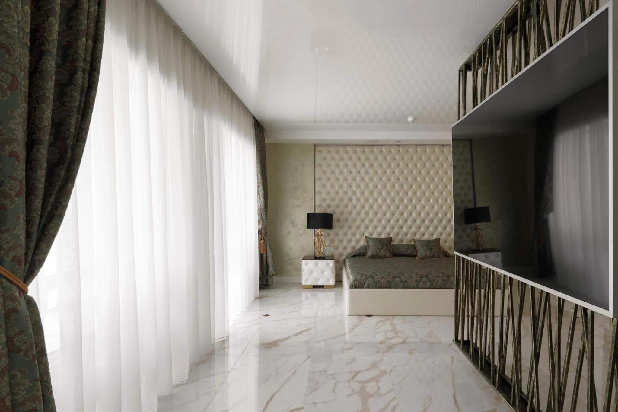 Prestige Jacuzzi Apartment by LIUKSAI