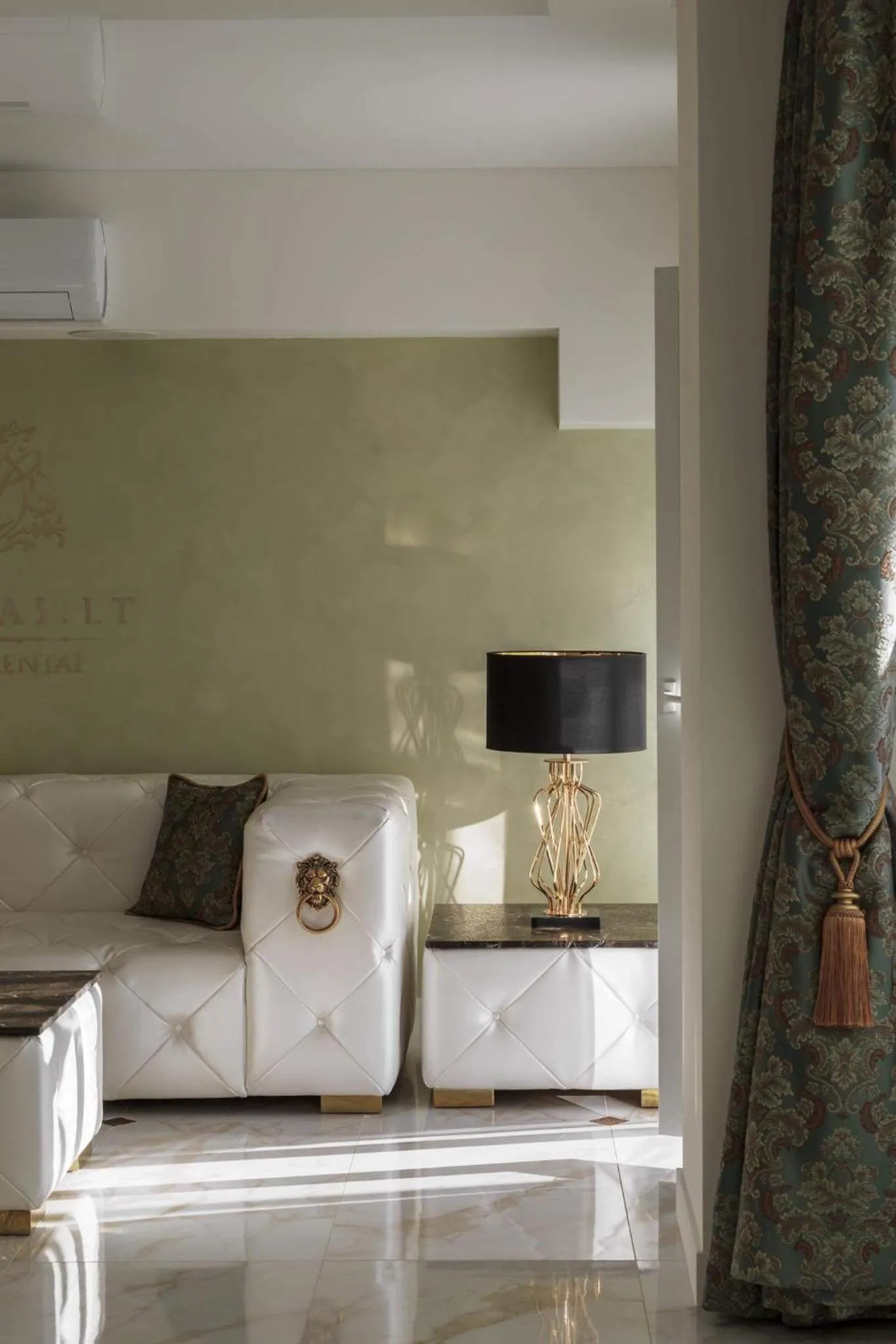 Prestige Jacuzzi Apartment by LIUKSAI