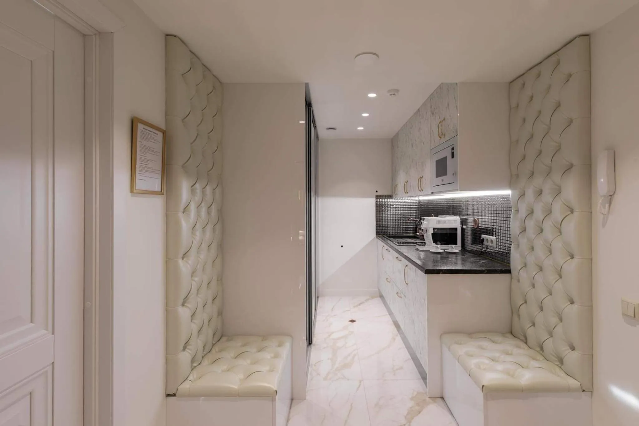 Prestige Jacuzzi Apartment by LIUKSAI